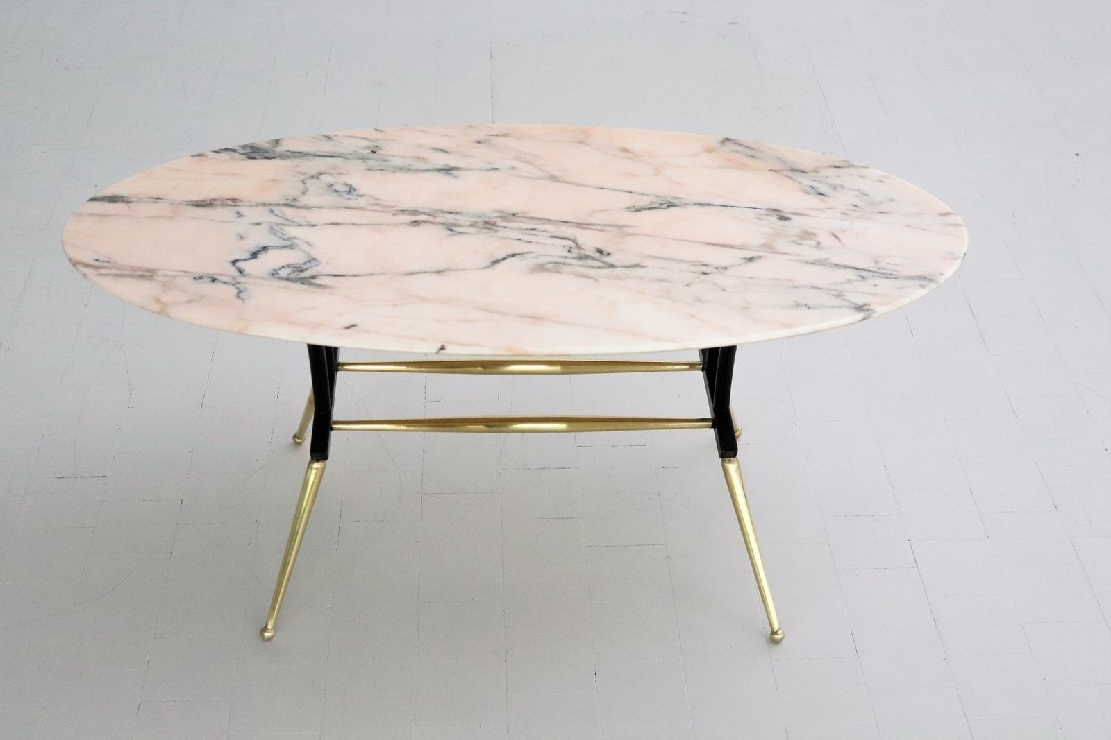 Italian Midcentury Coffee Table With Pink And Grey Marble And Brass Feet, 1950s photo Furniture