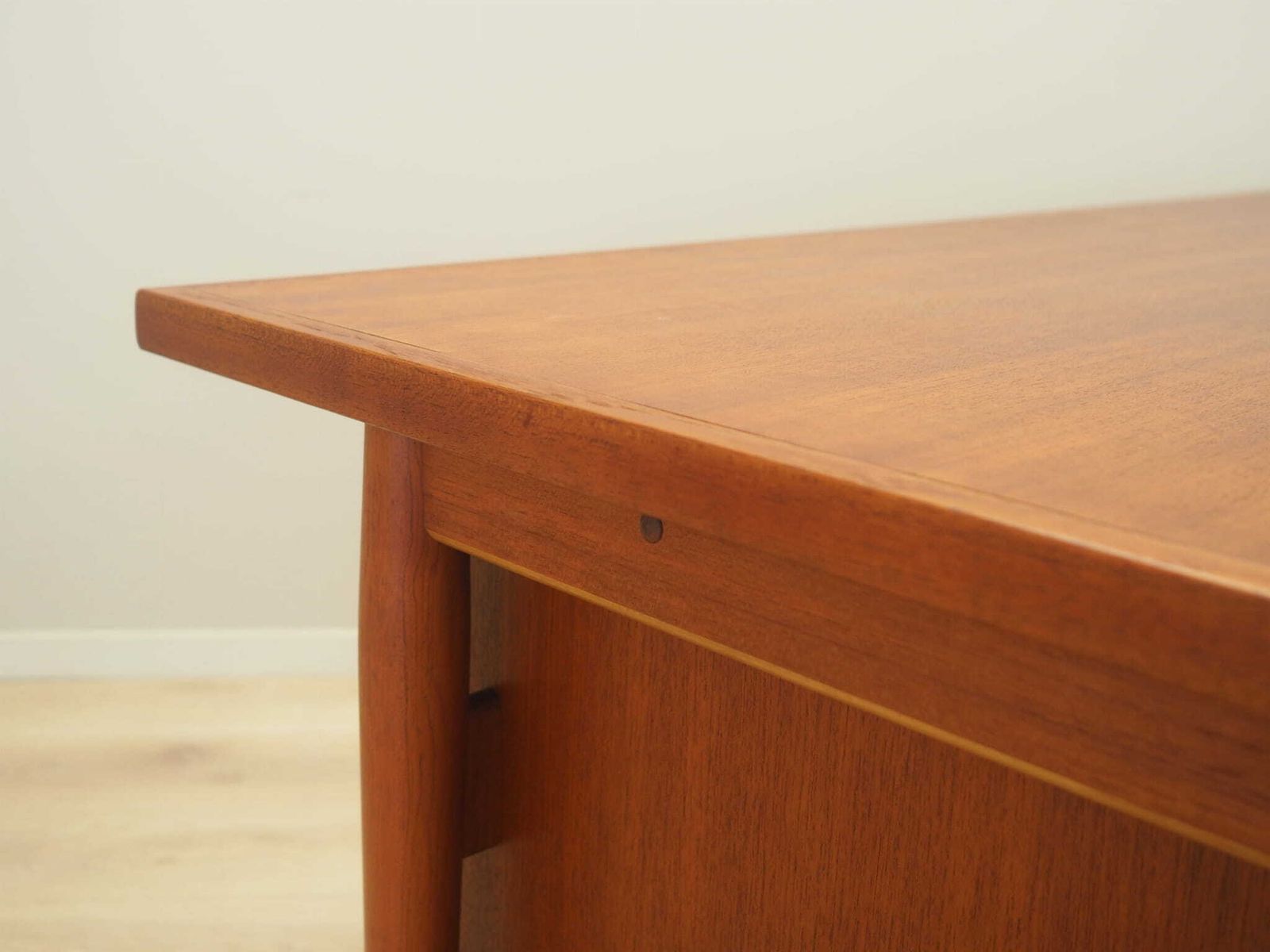 photo vinterior Teak Desk, Danish Design, 1960s, Designer: Arne Vodder, Production: Sibast