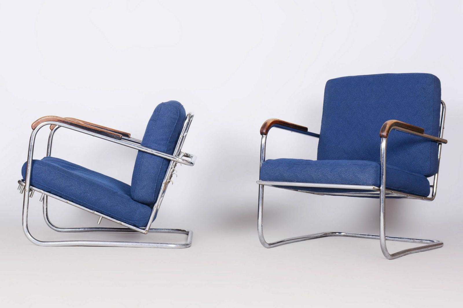 photo furniture Original Bauhaus Pair Of Armchairs, Chrome Plated Steel, Switzerland, 1930s