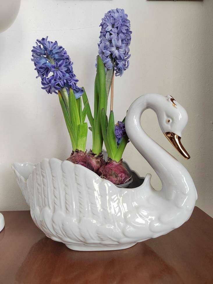 Beautiful Vintage Large White And Gold Detailed Swan Planter