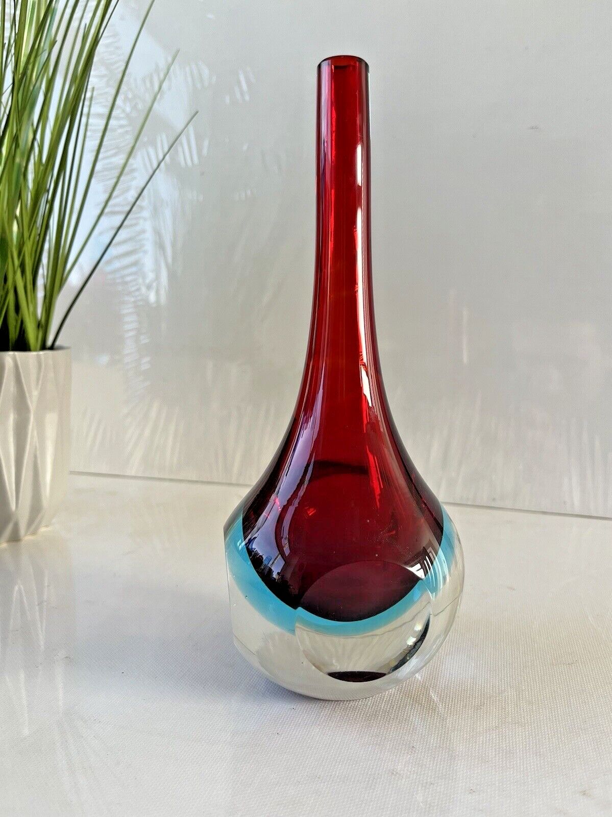 photo furniture Unusual Vintage Red & Blue Sommerso Round Faceted Glass Bud Vase Murano Style Cenedese Formia Oball 5th Avenue Fifth Ave