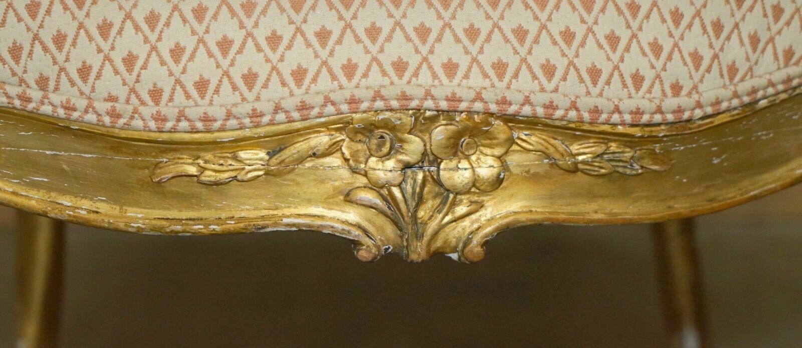photo vintage Fine Gold Giltwood 18th Century Claw & Ball Feet Carved Antique Bergere Armchair
