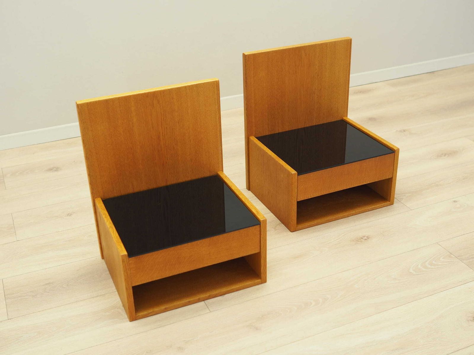 Set Hangende Nachtkastjes, Deens Design, Ca. Jaren 1960, Ontwerper: Hans J. Wegner, Fabrikant: Getama photo furniture