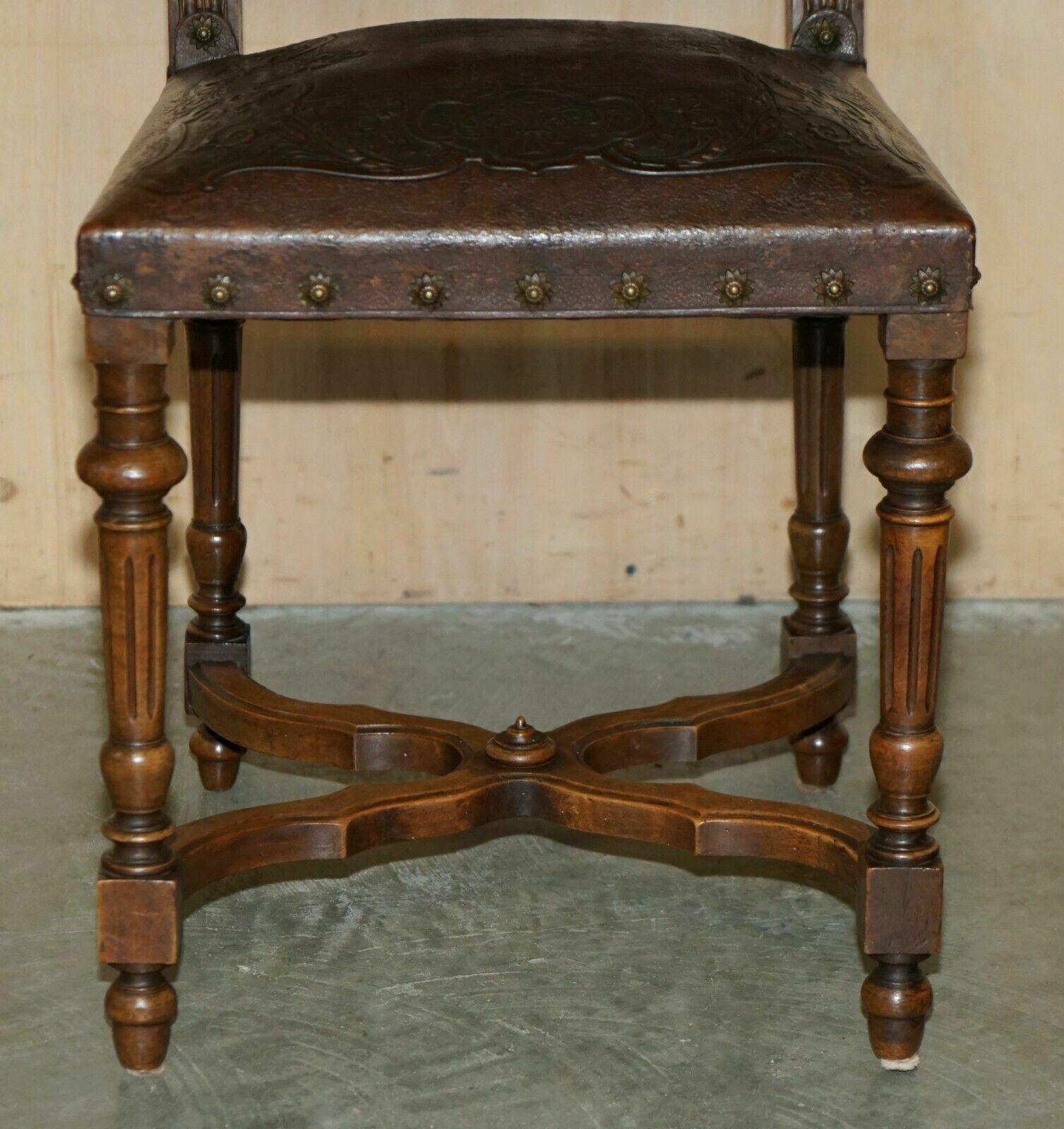 photo vinterior Lovely Set Of 6 Henry II Circa 1880 French Oak & Embossed Leather Dining Chairs