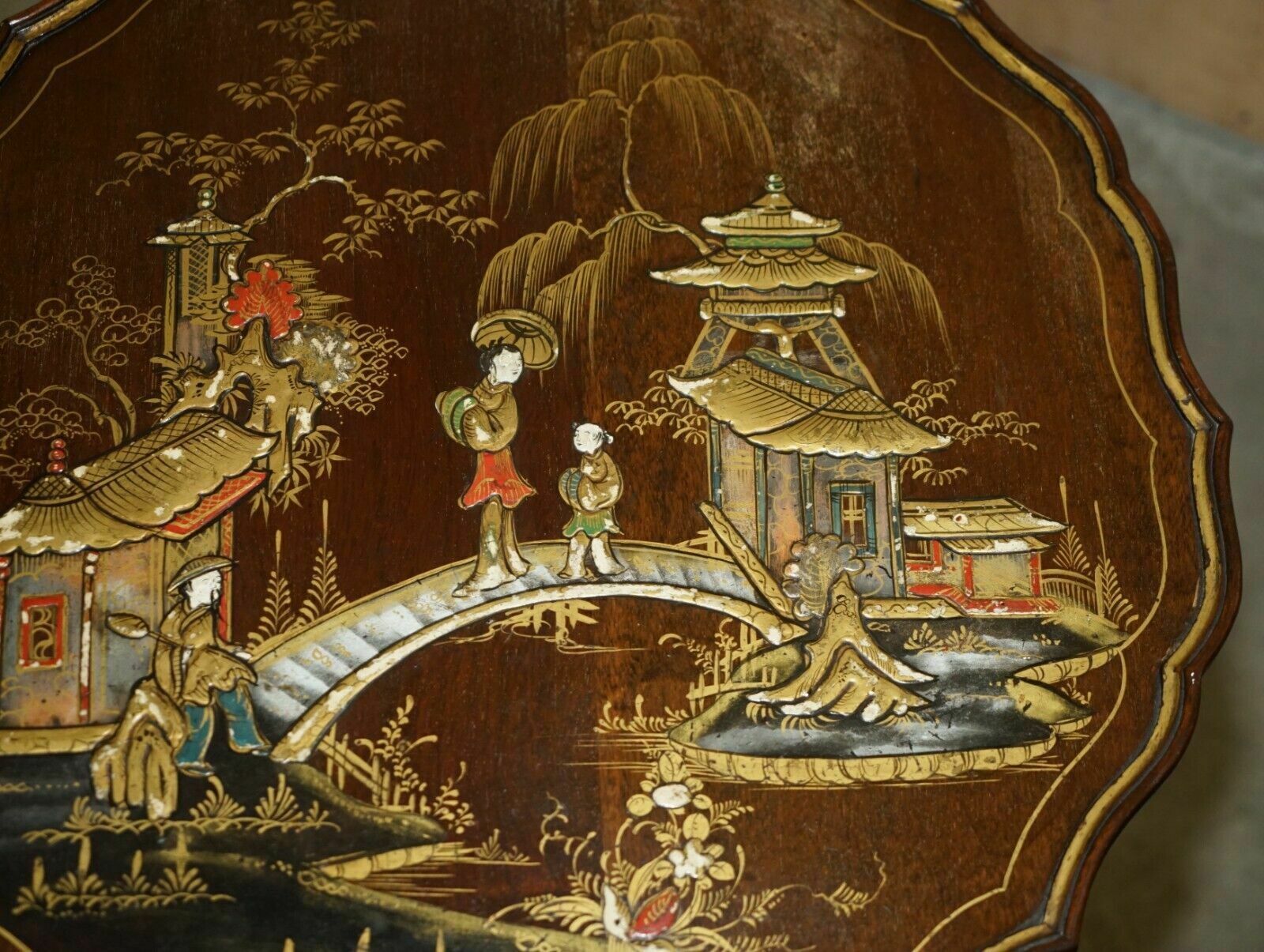 photo furniture Antique Circa 1900 Chinese Chinoiserie Tilt Top Side End Table Claw & Ball Feet