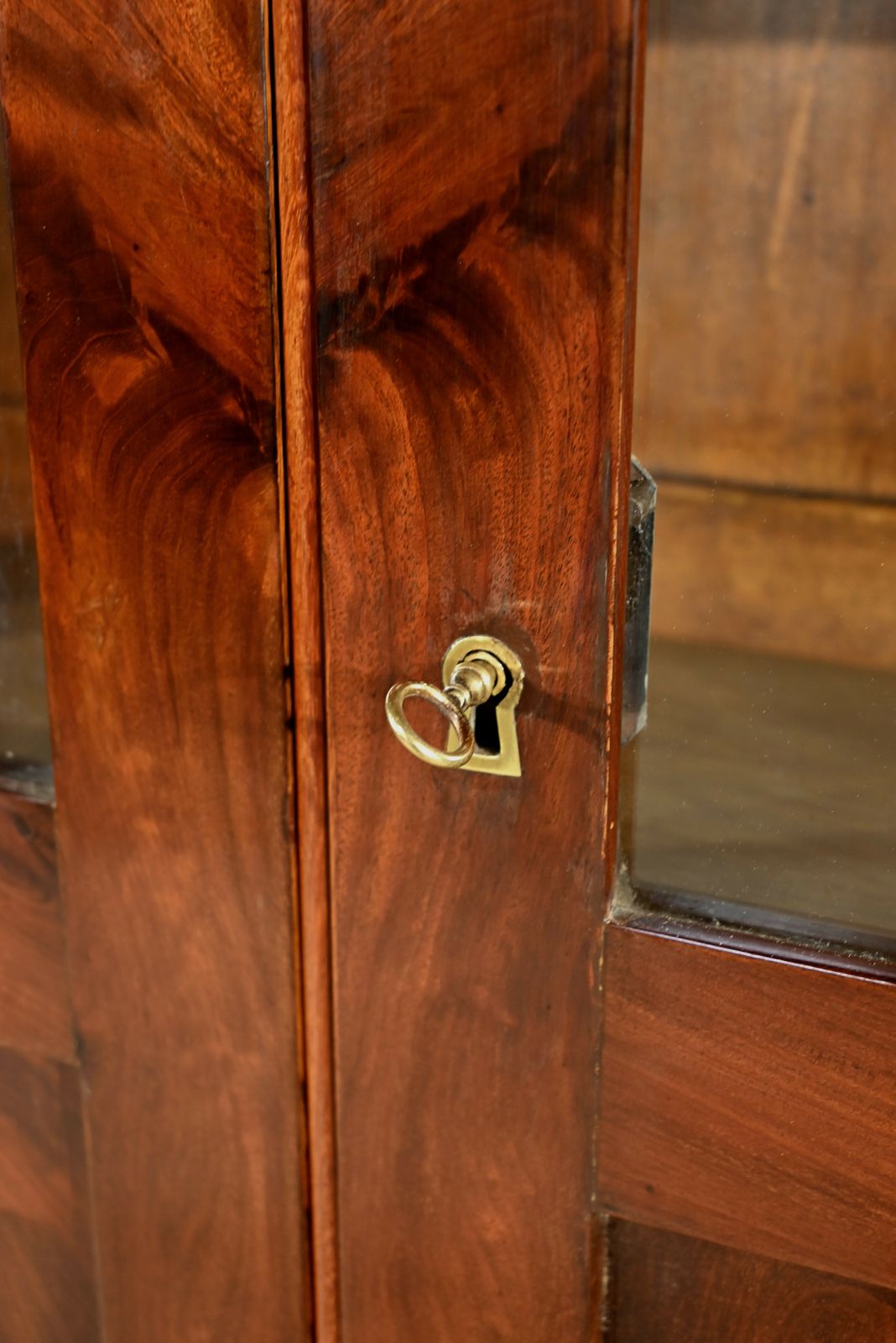 photo furniture Small Mahogany Bookcase, Restoration Period – Early 19th Century