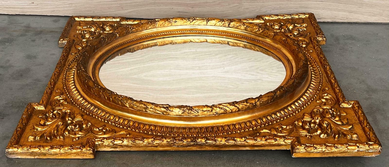 Miroir français rectangulaire en bois doré sculpté, XIXe siècle photo for sale