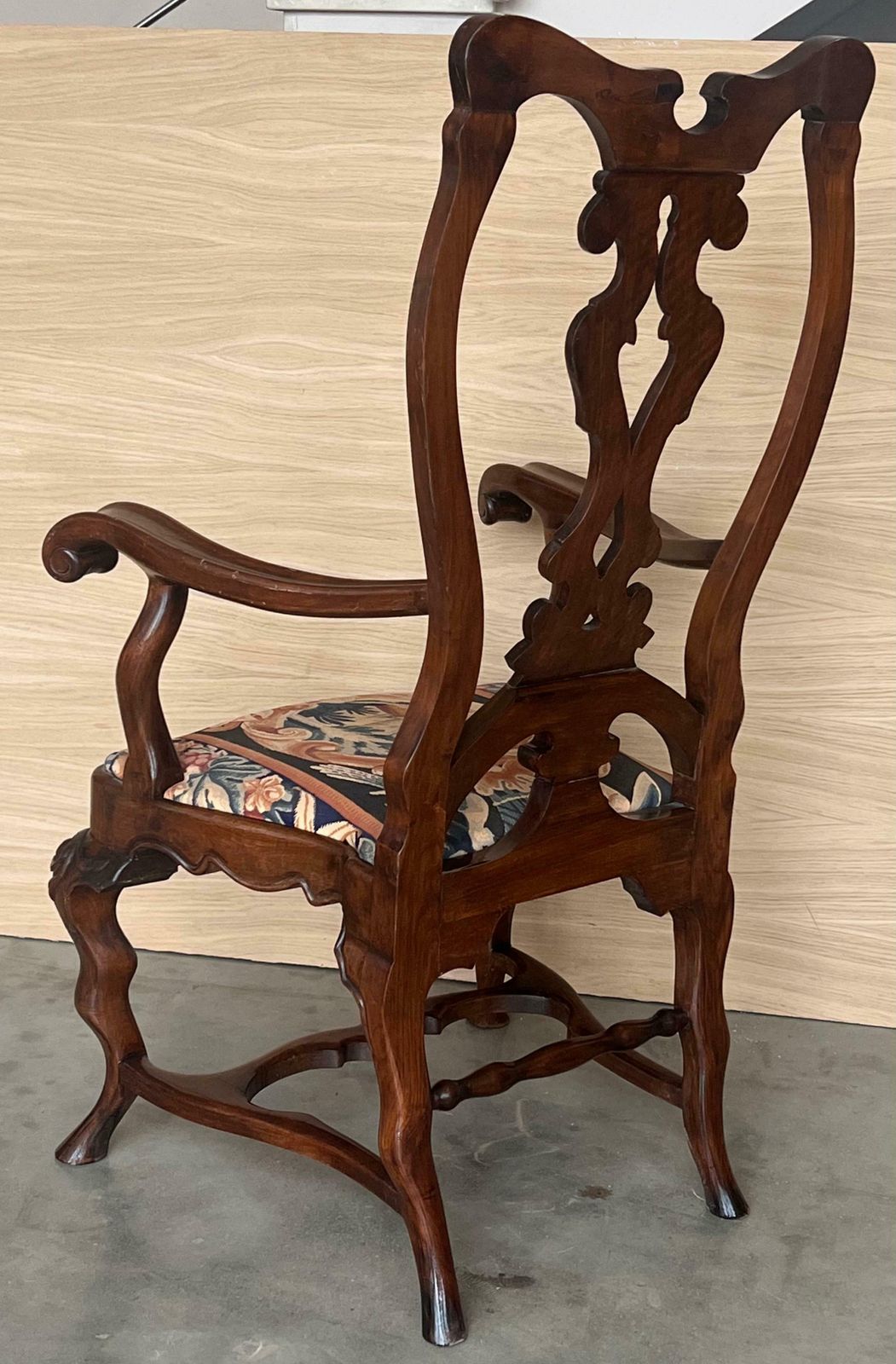 photo furniture Paire de fauteuils de salle à manger Chippendale gothique en acajou massif, 1890