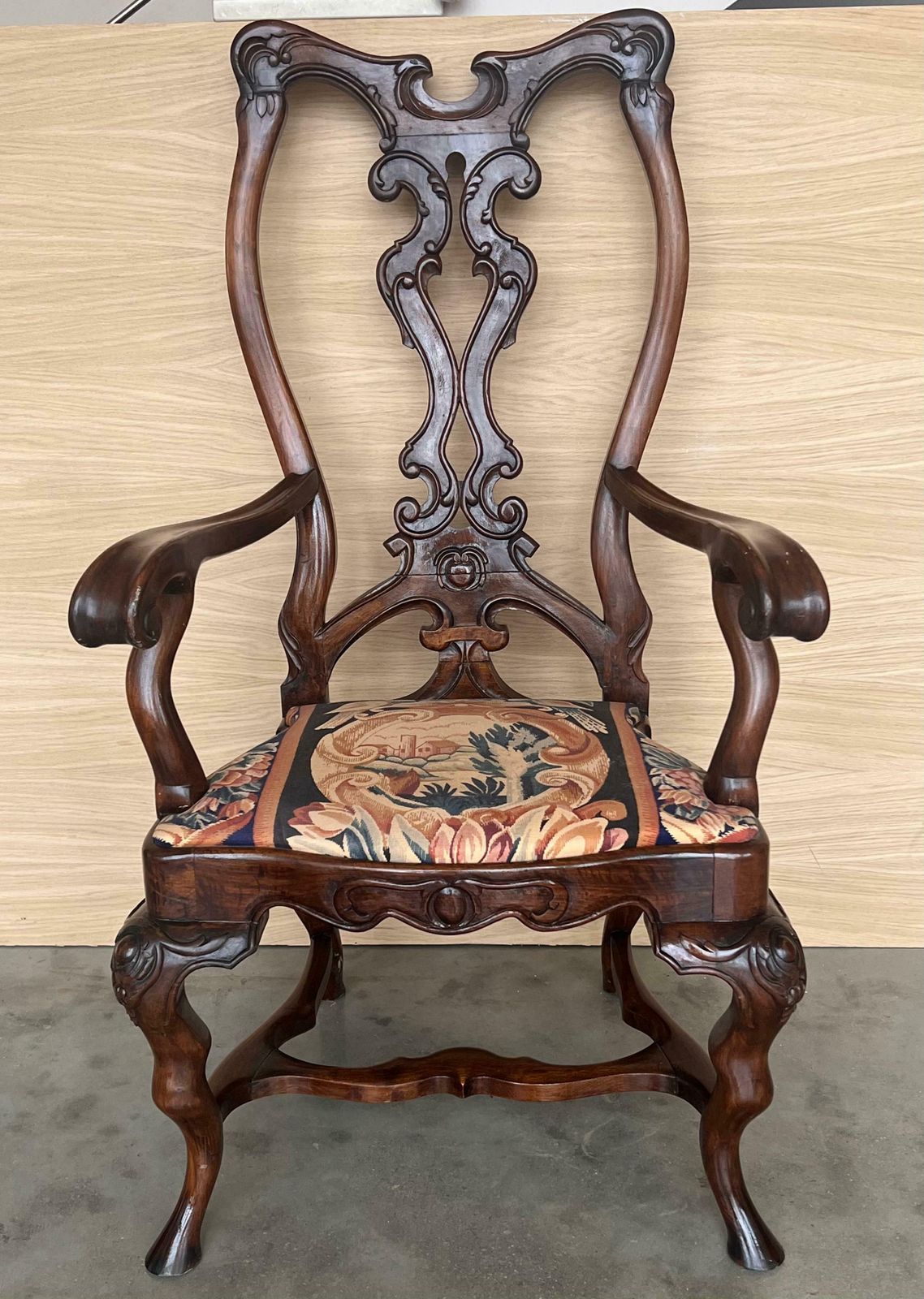 photo buy Paire de fauteuils de salle à manger Chippendale gothique en acajou massif, 1890