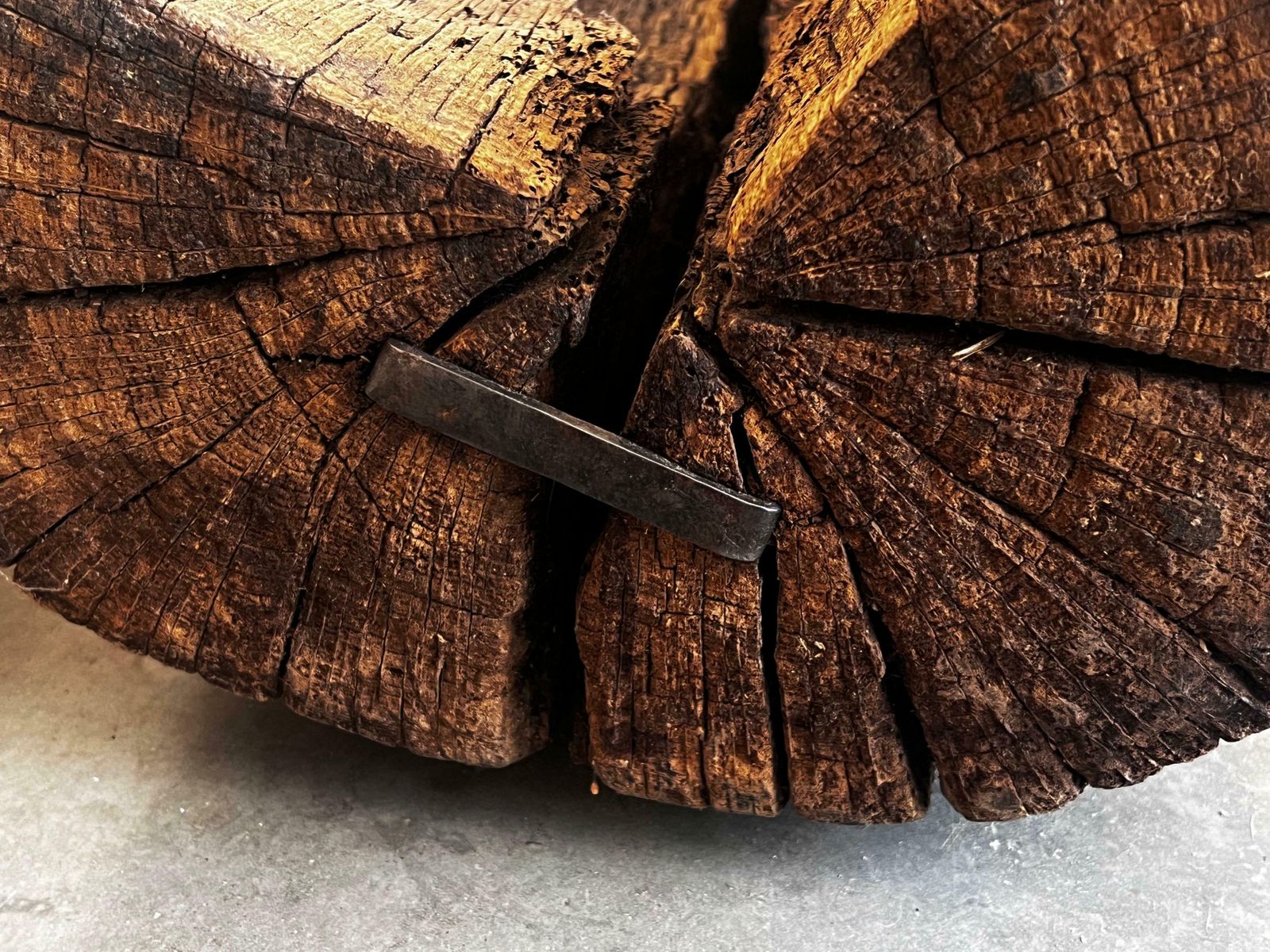 photo vinterior Spanish Antique & Brutalist Hollowed Out Tree Trunk Wooden Planter, 1700