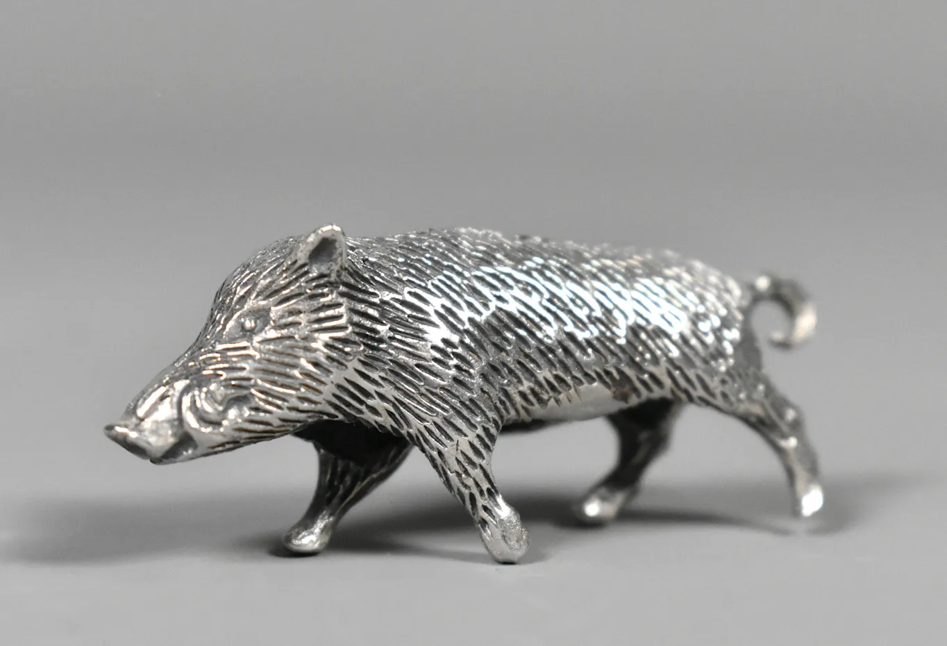 photo vintage Collection Of Six Miniature Silver Pigs & Wild Boar