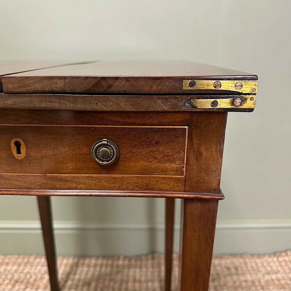 photo furniture Fine 19th Century Mahogany Antique Patience Table