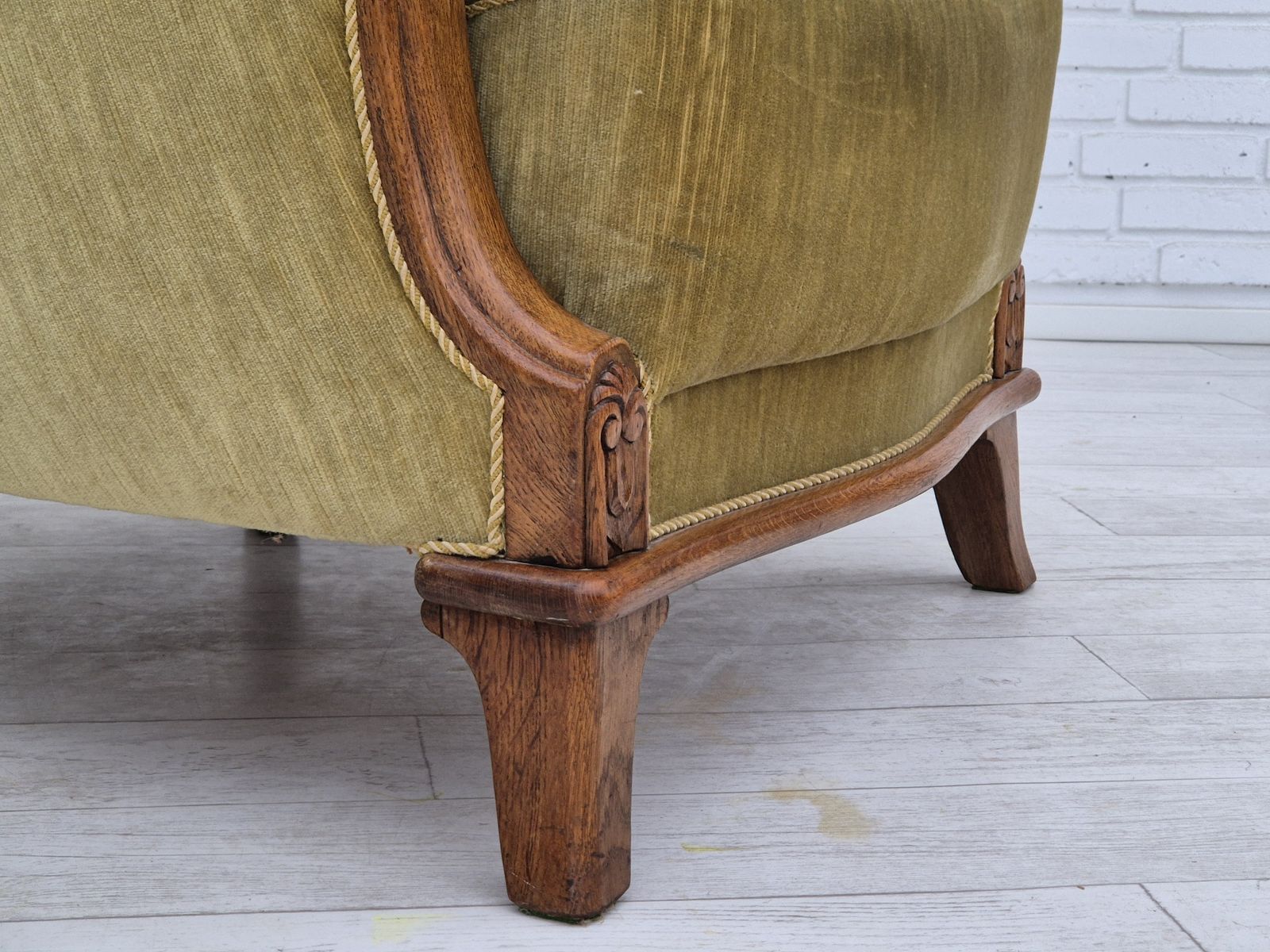 photo furniture Deense Fauteuil, Ca. Jaren 1960, In Zeer Goede Staat. Meubelvelours, Eikenhout.