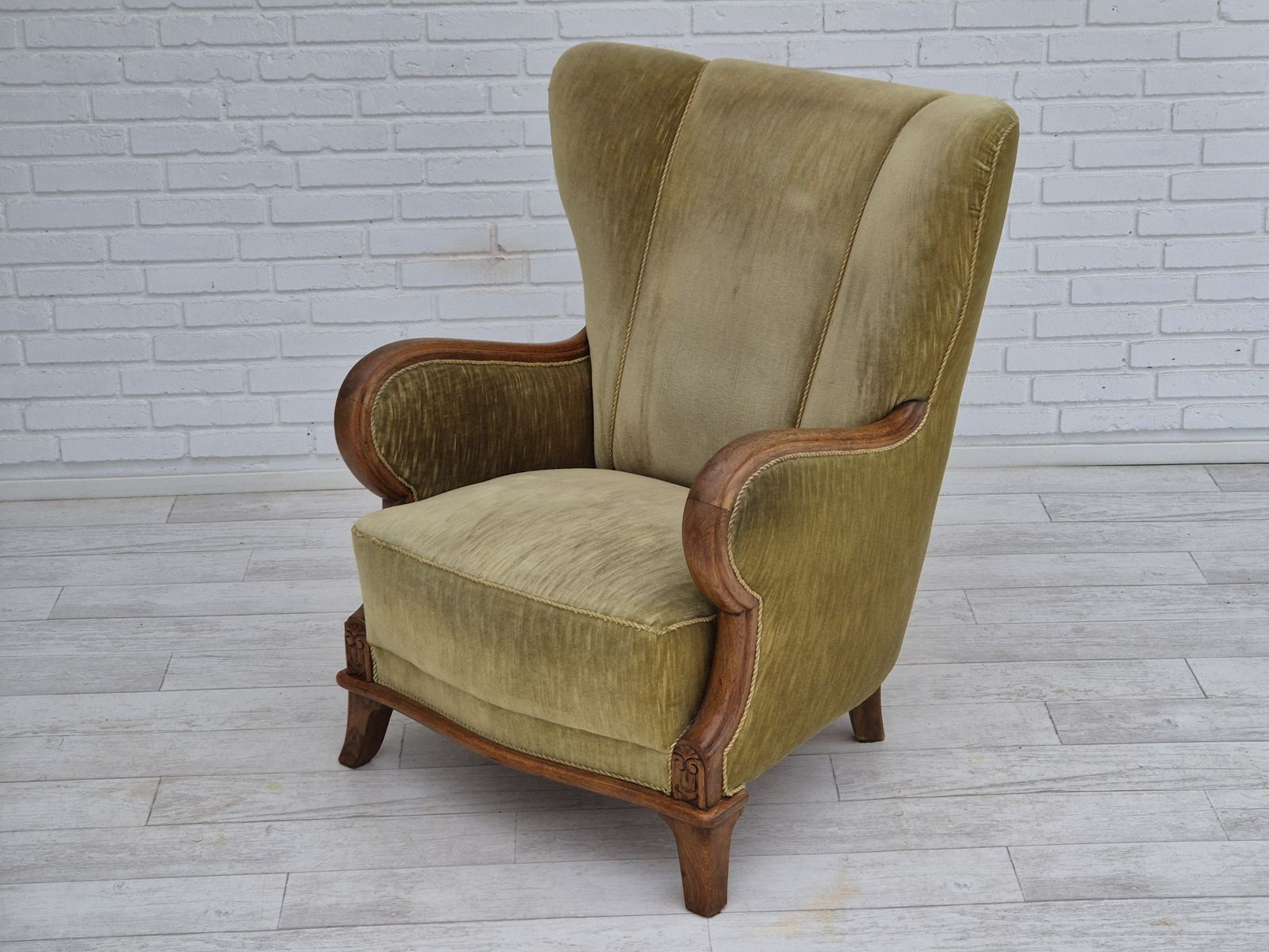 photo vinterior 1960s, Danish Armchair In Original Very Good Condition, Furniture Velour, Oak Wood.