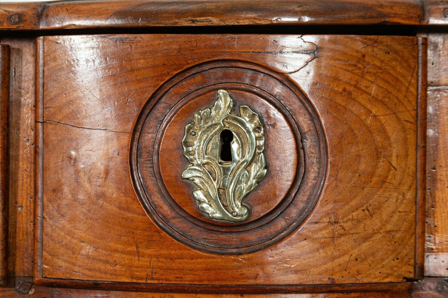 photo vinterior 18thc Provincial Louis XV Fruitwood Serpentine Commode