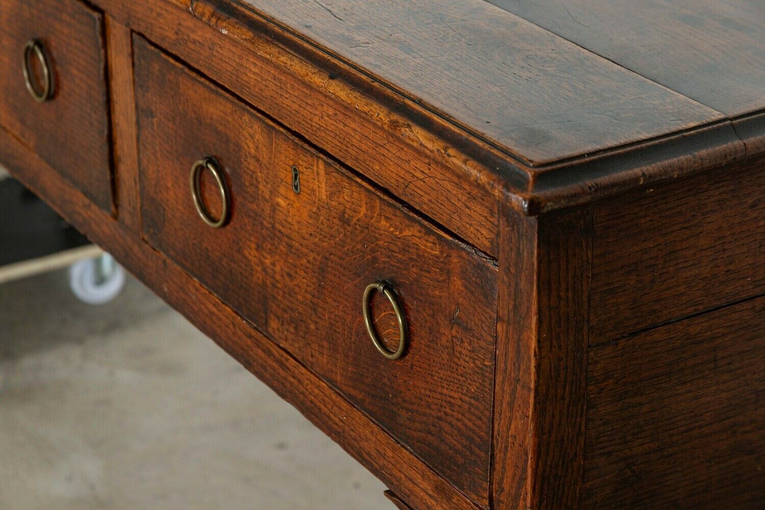 photo vinterior 19thc English Oak Dresser Base