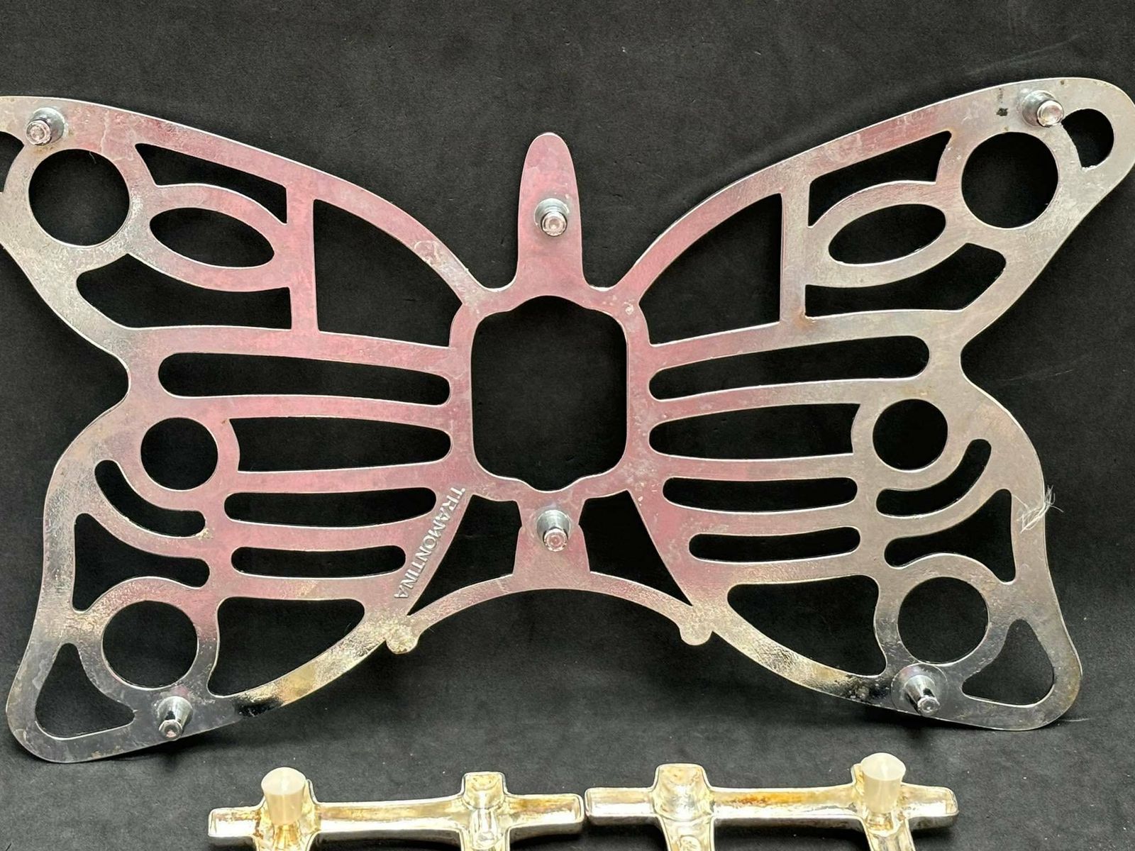 photo furniture Onderzetter Metaal Set Van 2 Vintage Onderzetters, 1 Bamboo Tramontina 1 Butterfly San Marco Verstelbare Onderzetter