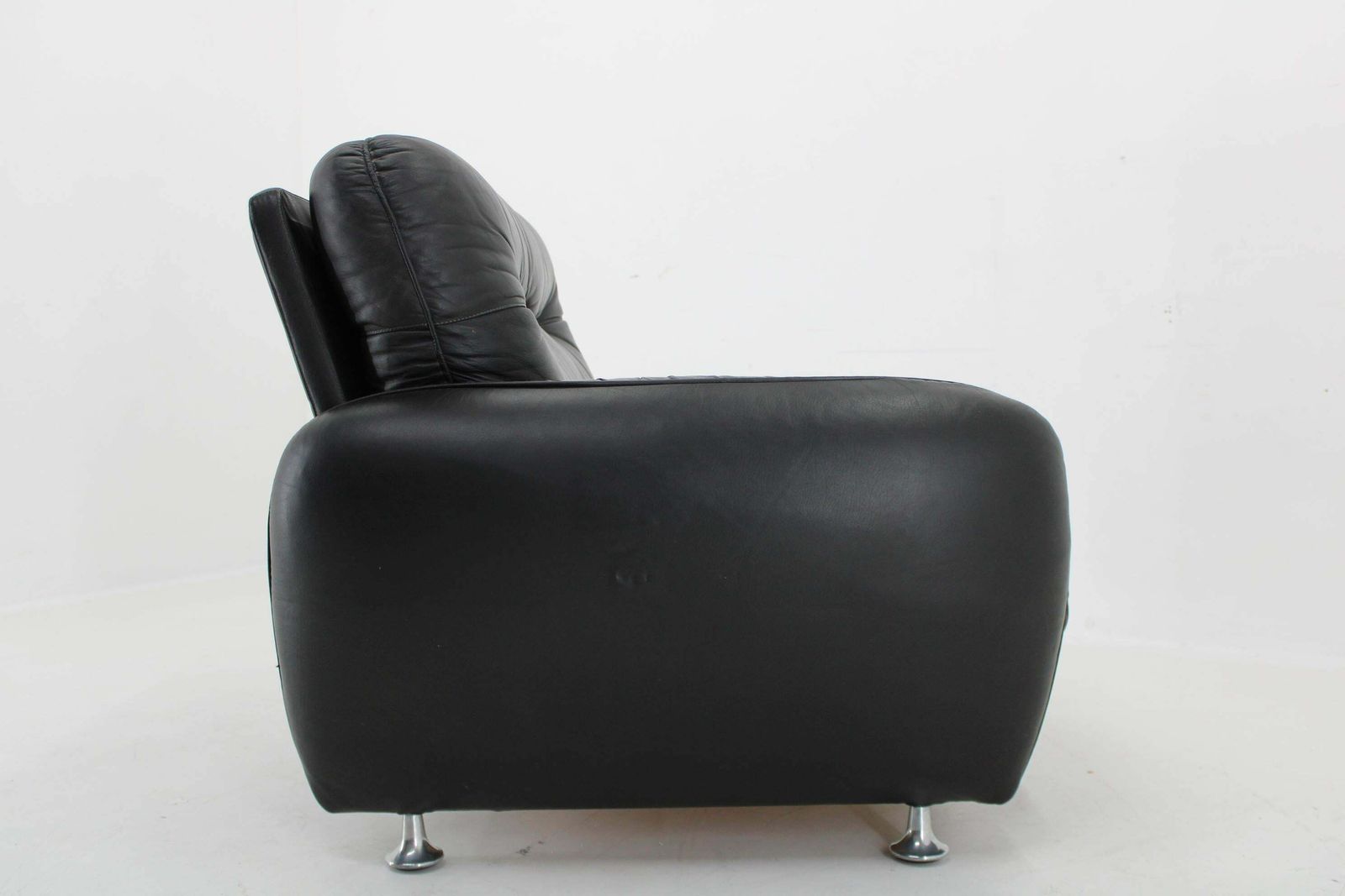 photo furniture 1970s Italian Armchair In Black Leather