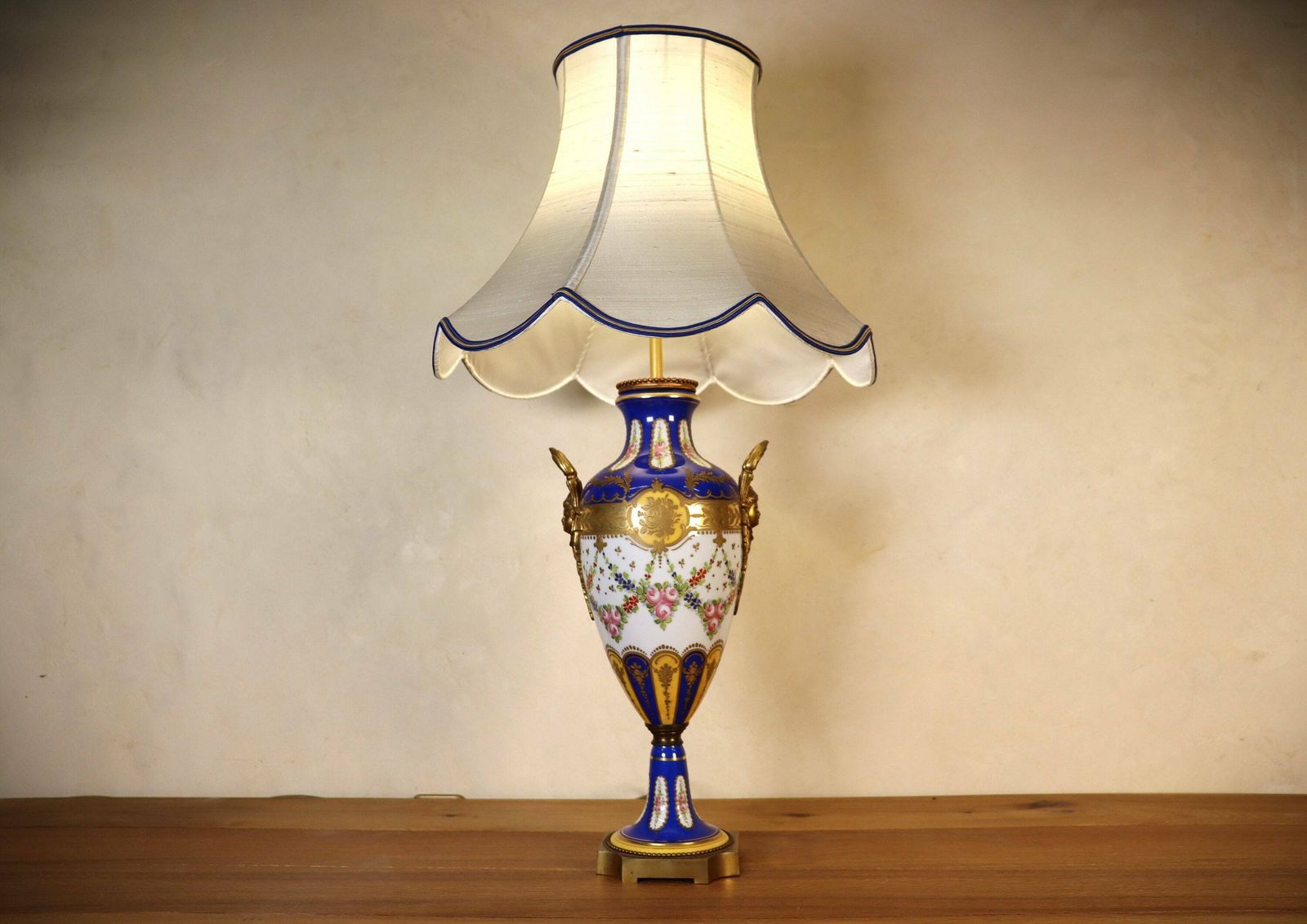 Napoleon III French Porcelain Table Lamp Attr. To J.T.P. Paris (St.168)