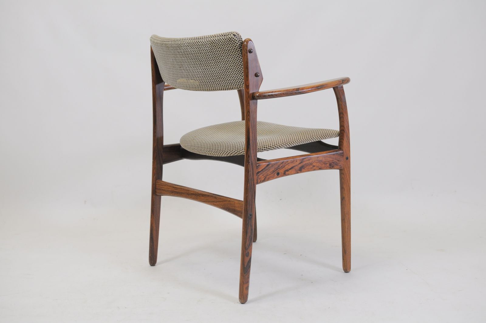 photo vinterior 1960s Set Of Four Erik Buch Model 50 Armchairs In Rosewood Reupholstered With Fabric Of Choice