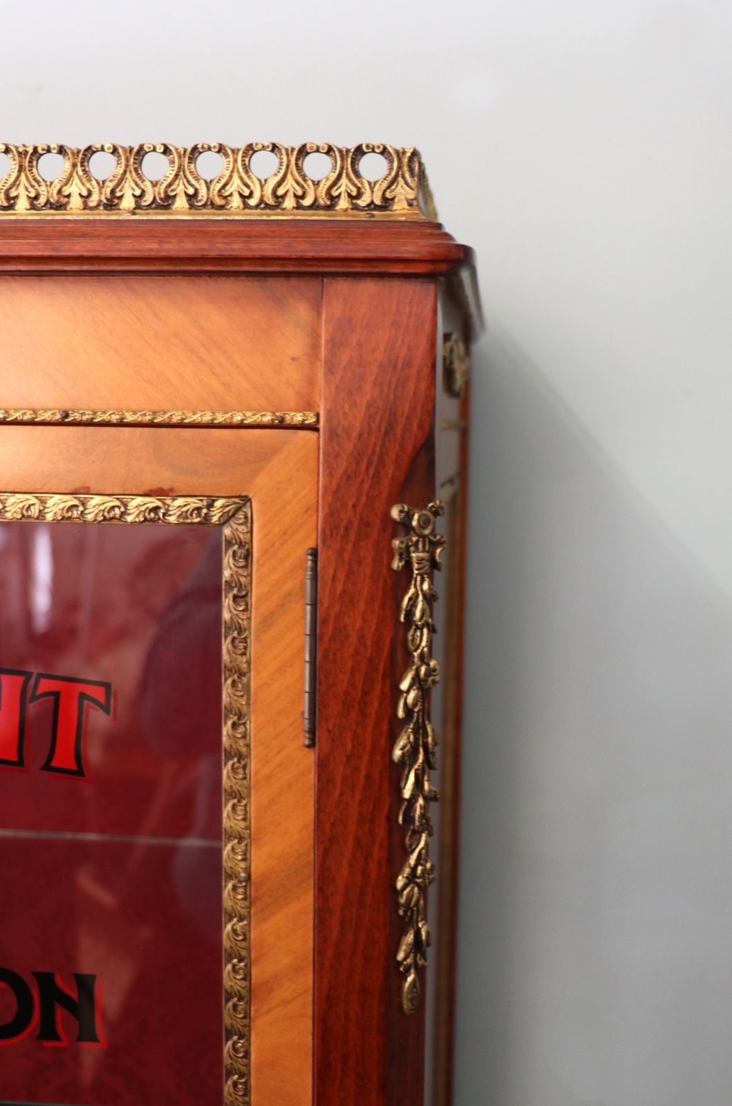 photo vinterior A Wonderful 20th Century Vernis Martin Vitrine Type Display Cabinet.