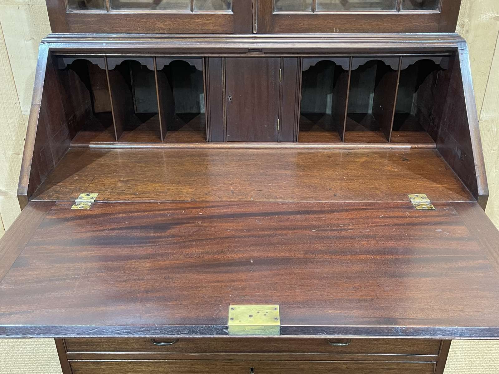 photo furniture 19th Century English Mahogany Writing Desk