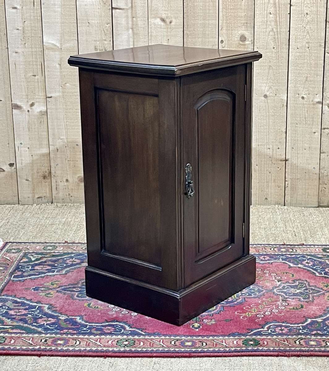 English Mahogany Bedside Table From The 1930s photo 280.0