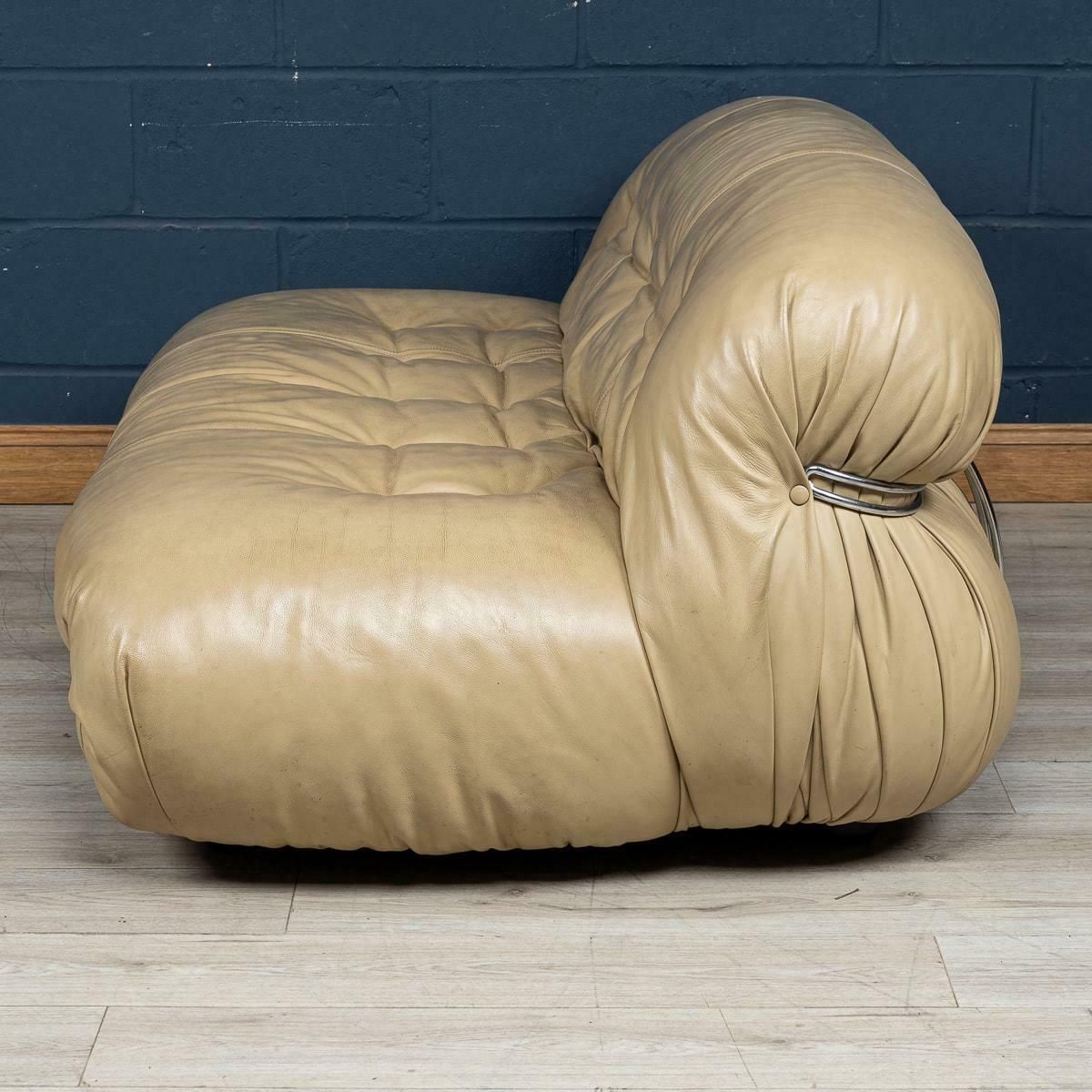 Italian 20th Century Beige "Soriana" Leather Sofa By Tobia Scarpa For Cassina photo for sale