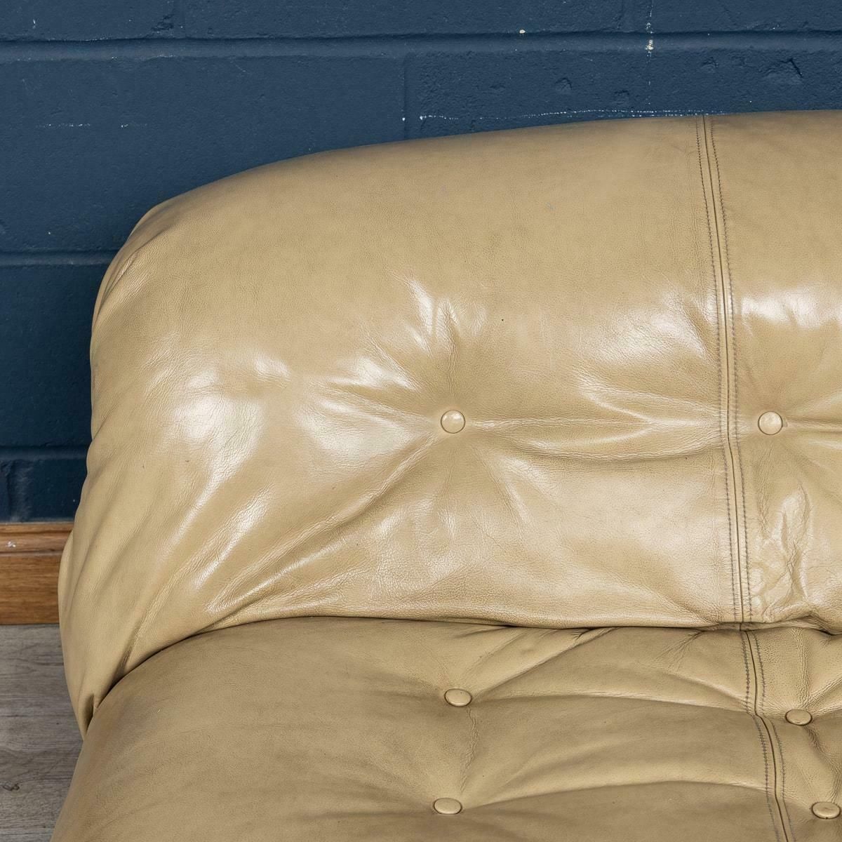 Italian 20th Century Beige "Soriana" Leather Sofa By Tobia Scarpa For Cassina photo buy