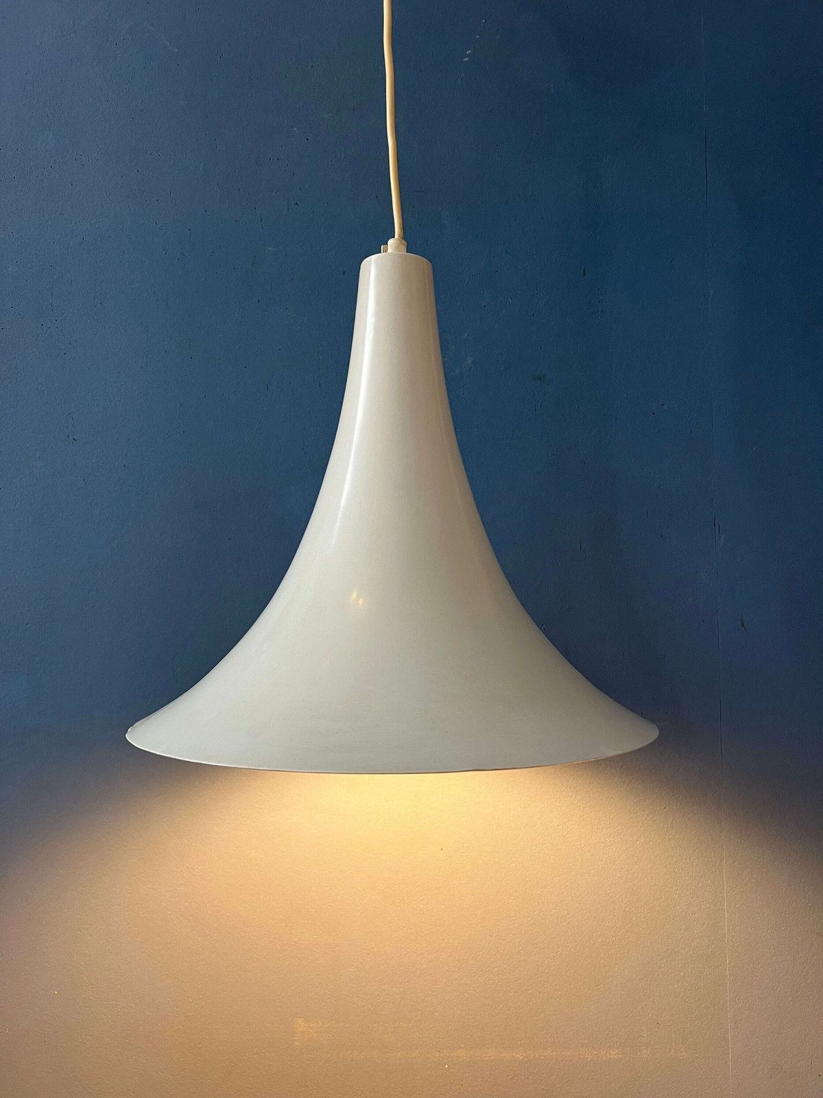 Kleine Vintage Beige Heksenhoed Hanglamp photo for sale