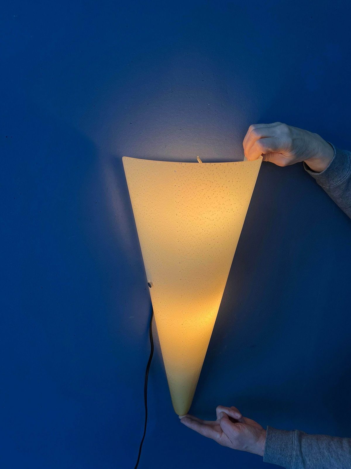 Bijzondere Handgemaakte Glazen Wandlamp Met Gouden Elementen photo Verlichting