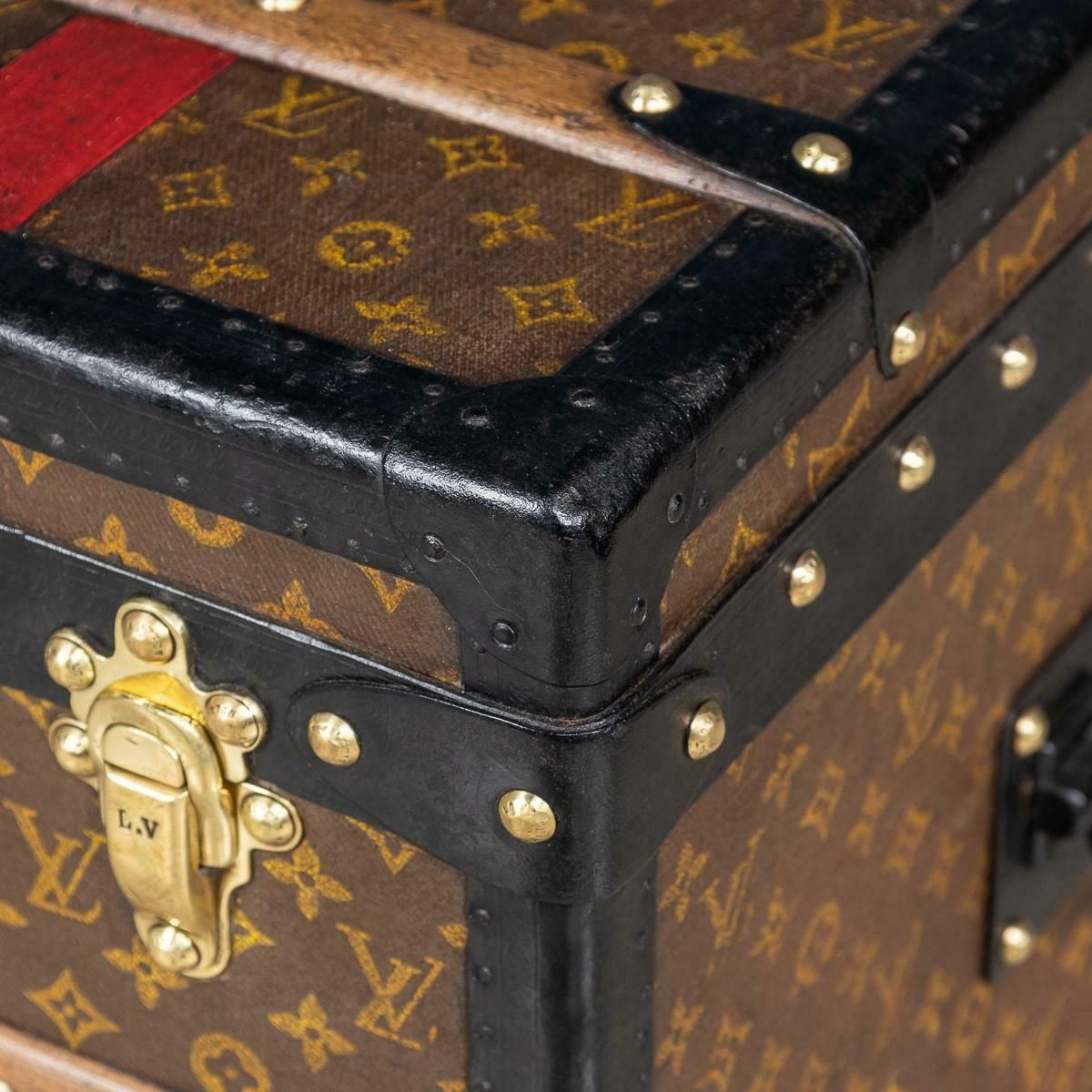 photo vintage 20th Century Louis Vuitton Courier Trunk In Monogram Canvas, France C.1910