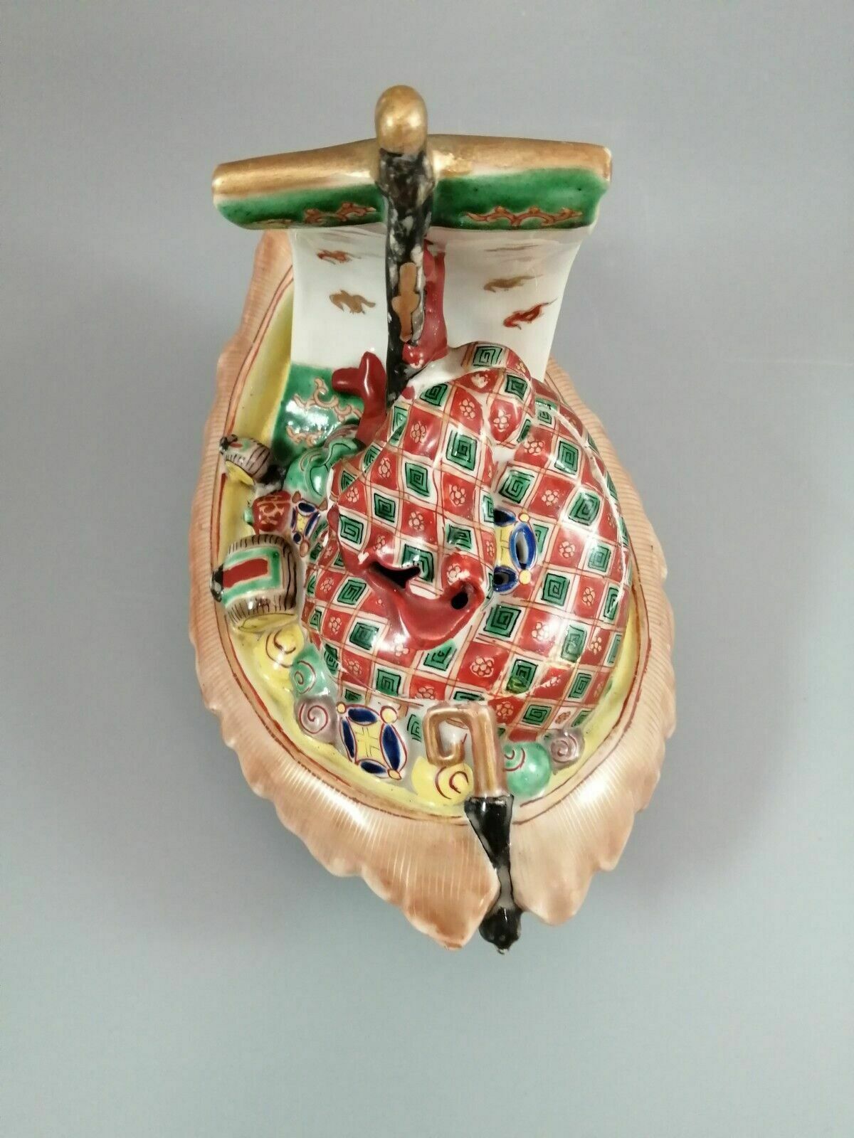 photo vintage Japanese Kutani Censer In The Shape Of A Treasure Ship, Takarabune, Meiji Period