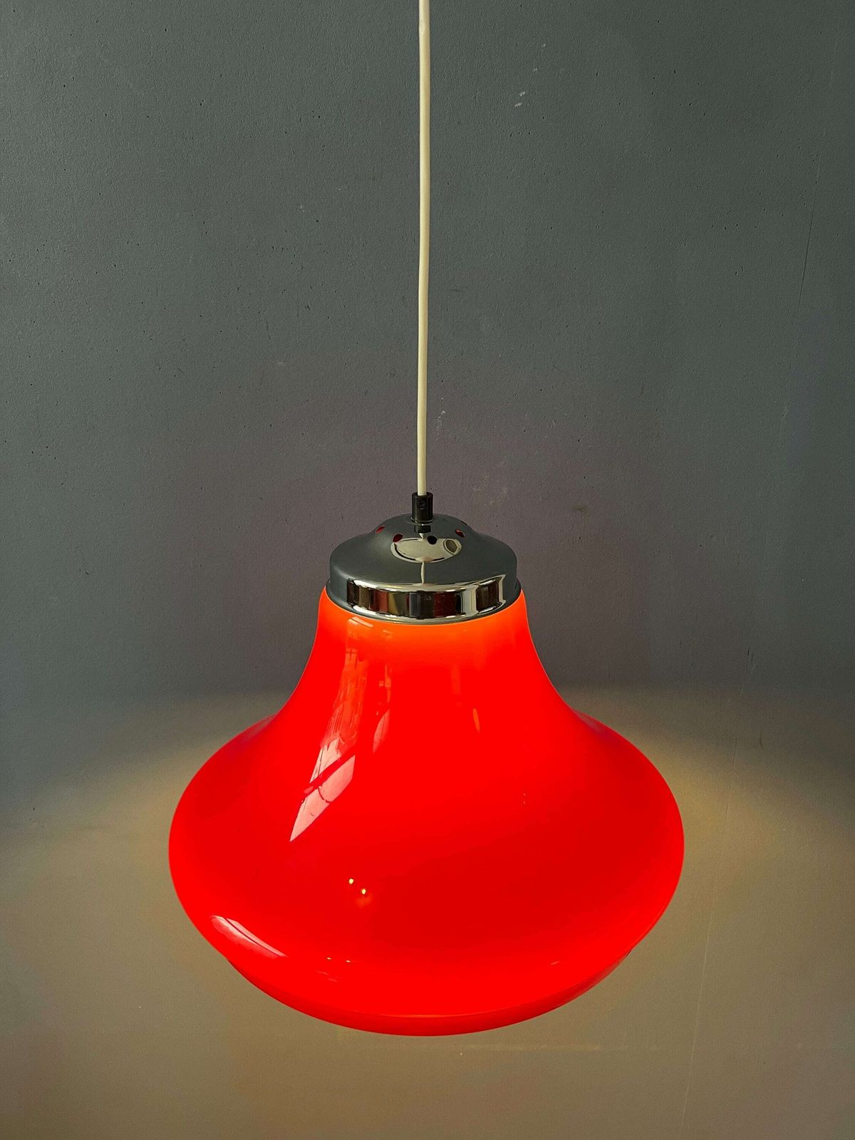 Rode Space Age Hanglamp Van Plexiglas Met Chromen Afdekking photo furniture