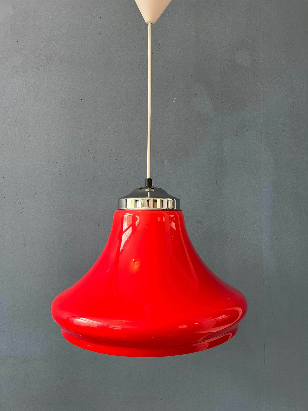 Rode Space Age Hanglamp Van Plexiglas Met Chromen Afdekking photo buy