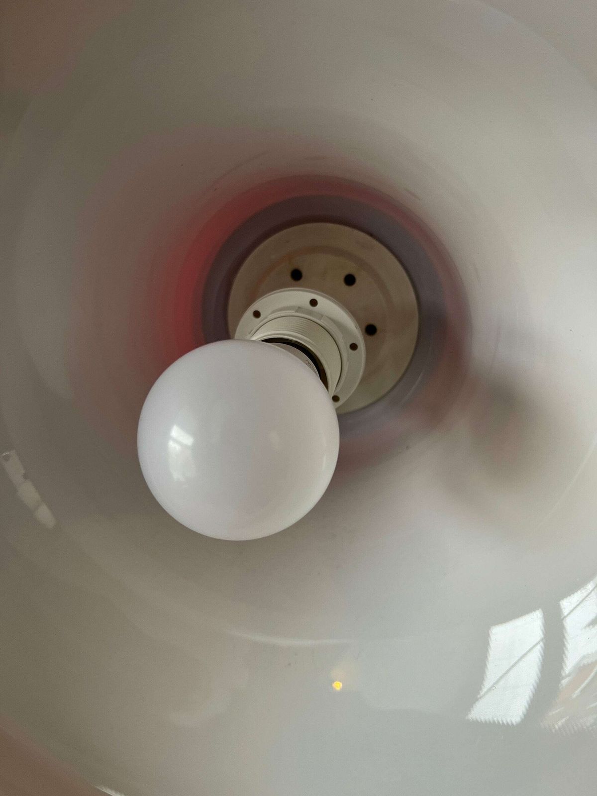 photo furniture Rode Space Age Hanglamp Van Plexiglas Met Chromen Afdekking