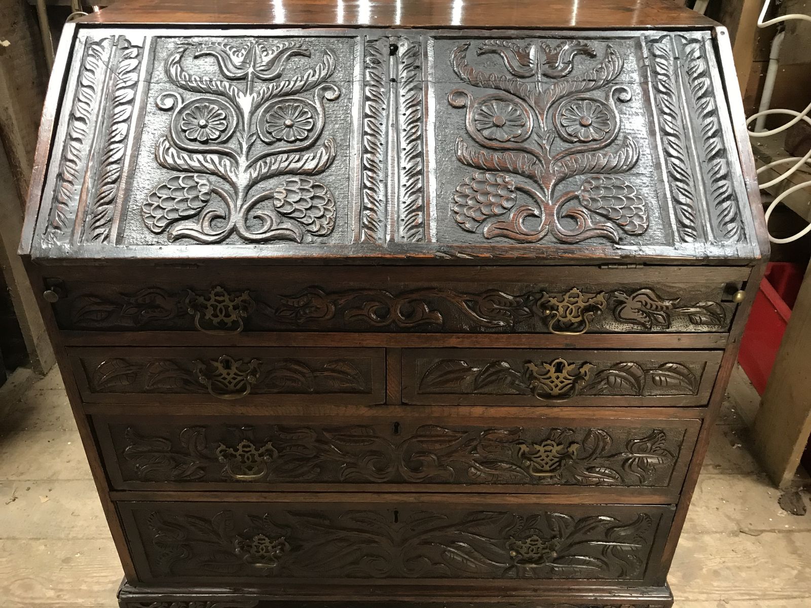 Early 19th Century Hand Carved Oak Bureau/ Drawers . photo vinterior