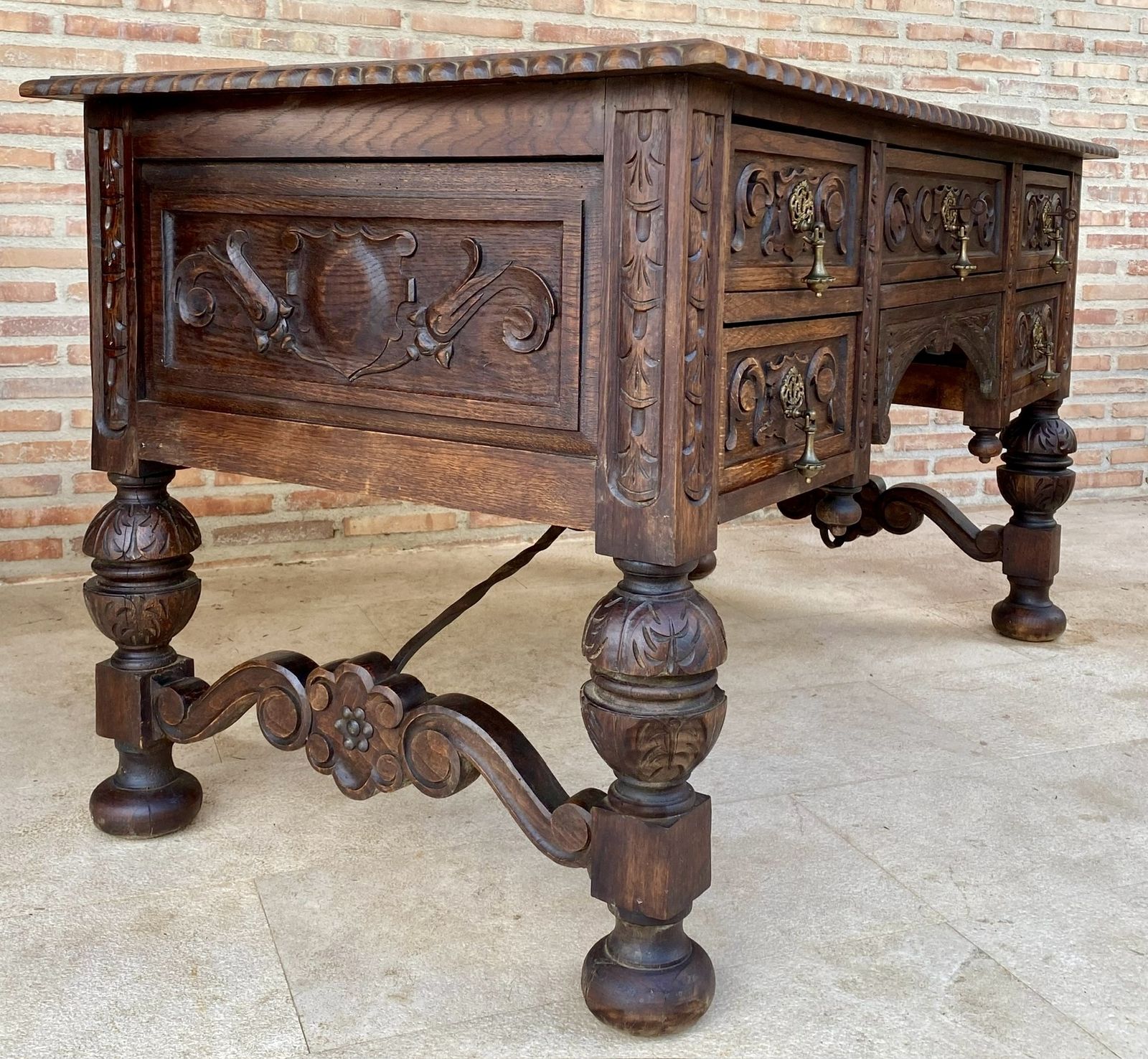 photo buy Frans Bureau Of Schrijftafel In Renaissancestijl, 19e Eeuw, Met Handgesneden Houtwerk En Ijzeren Dwarsverbinding