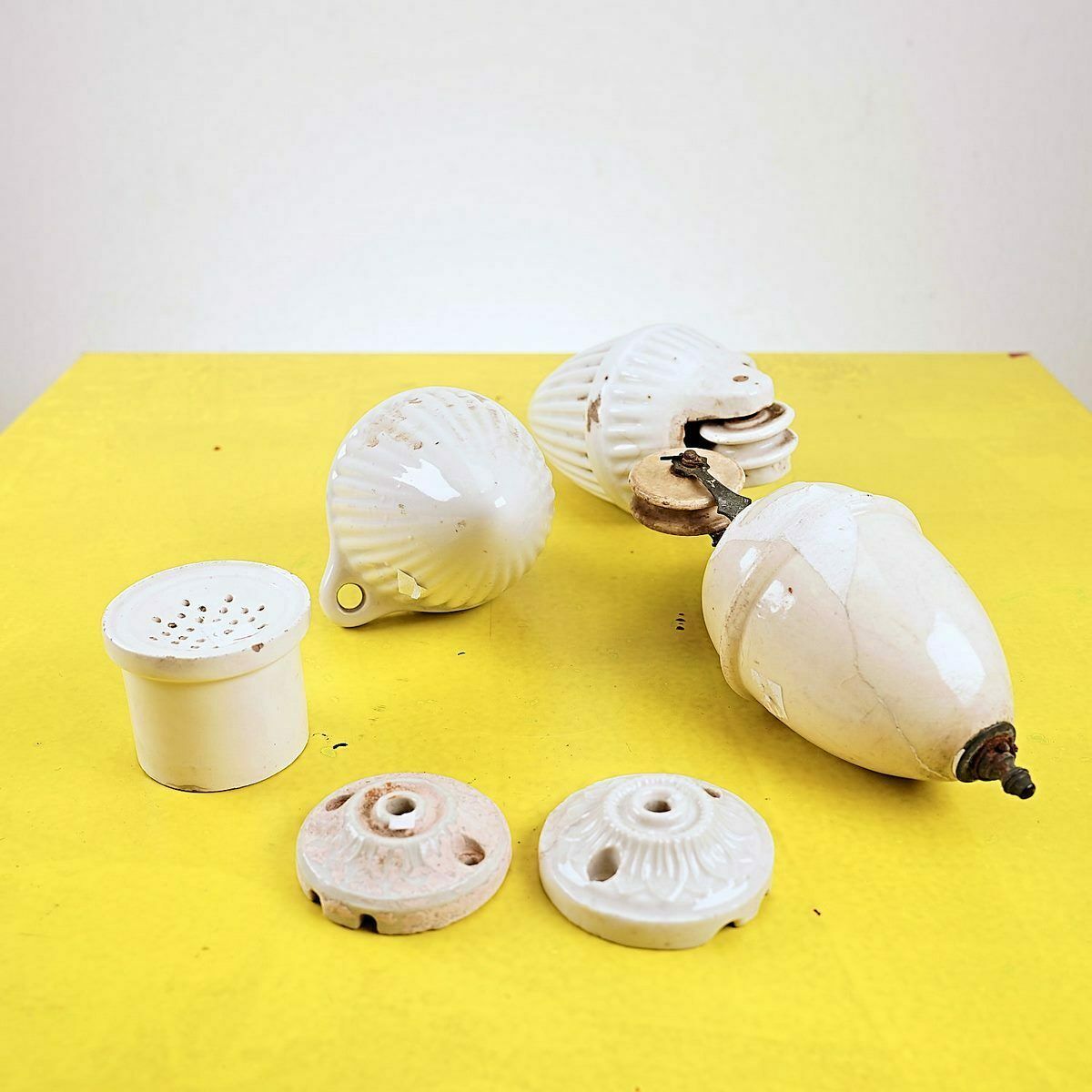 Lot Of Ceramic Pulleys, Chandeliers From The Early 1900s