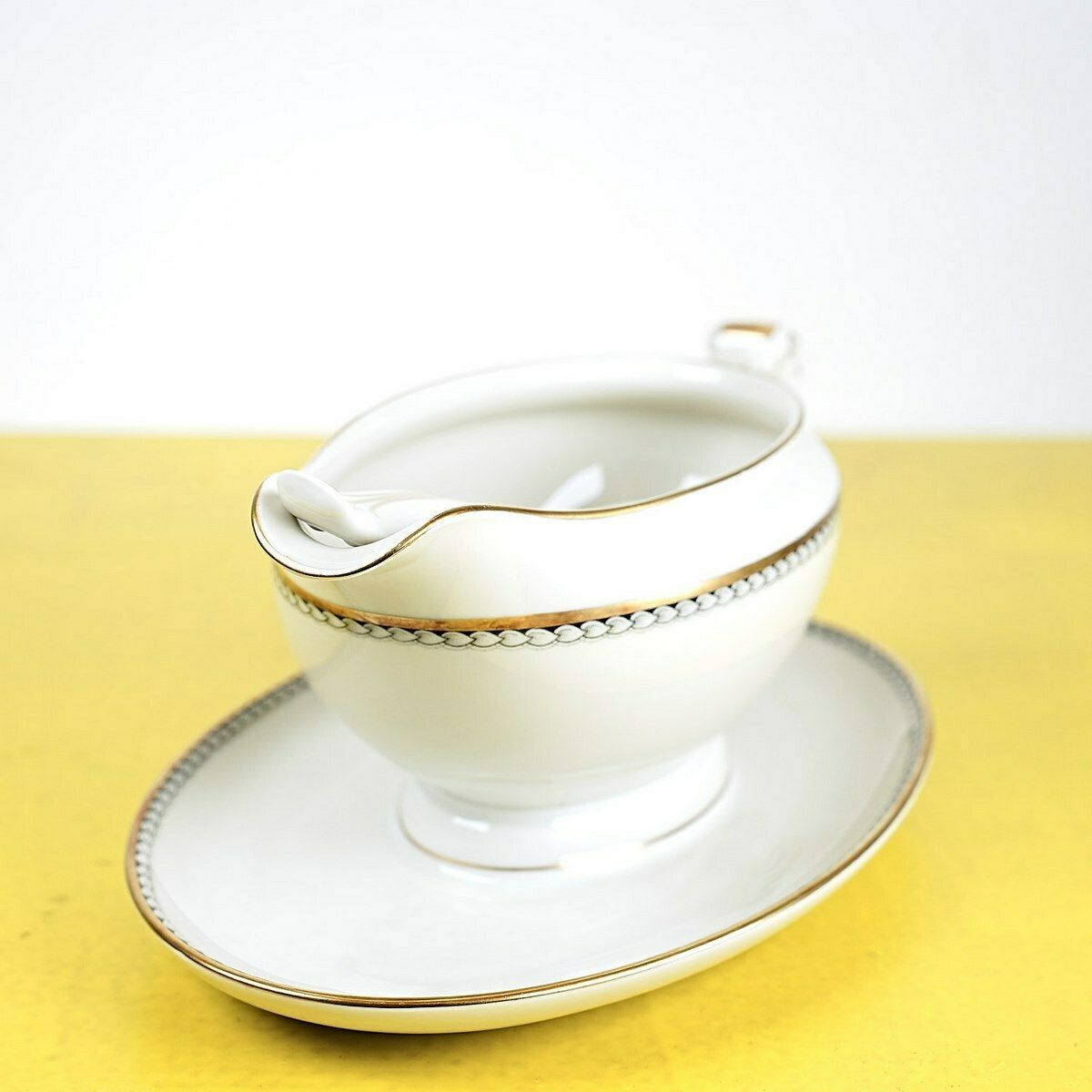 Ceramic Gravy Boat, Heinrich Ivory Body Supreme Bavaria Germany photo Home Decor