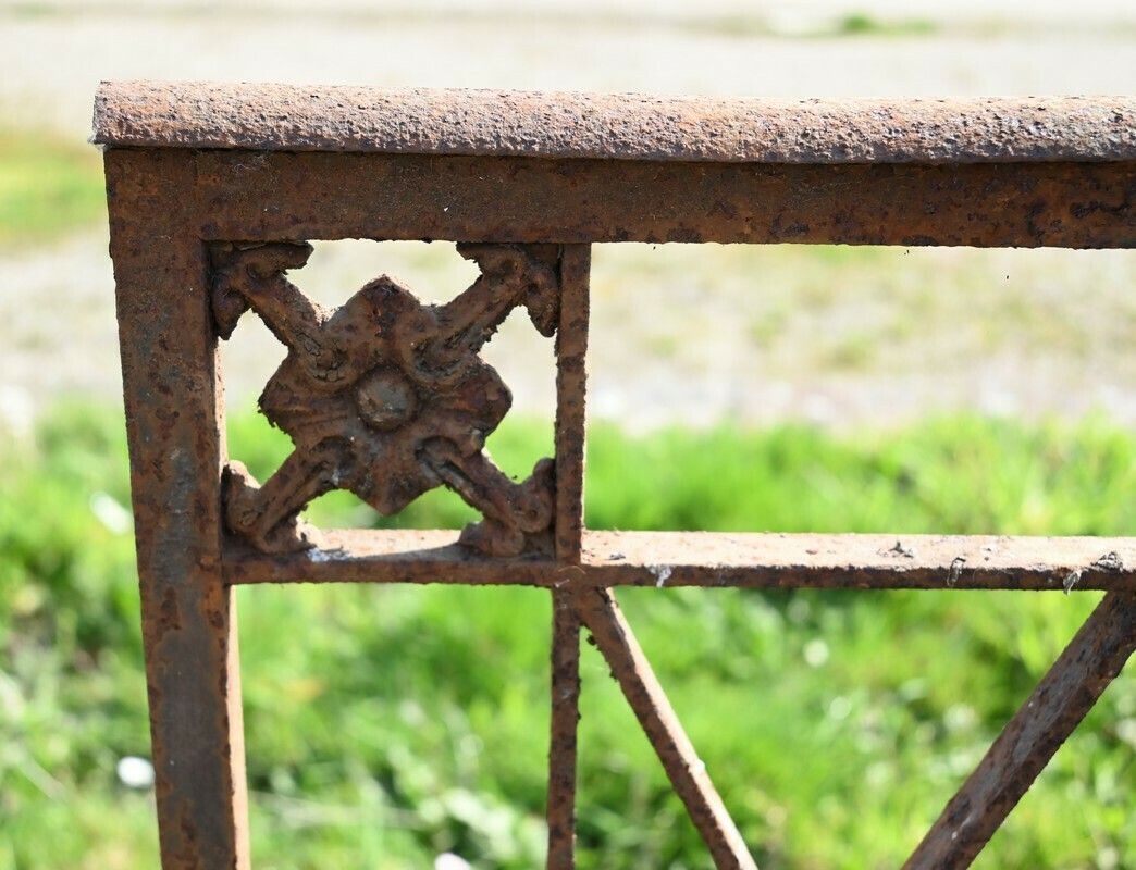 Home Fixtures Wrought Iron And Cast Iron Window Railing – 2nd Part 18th Century photo