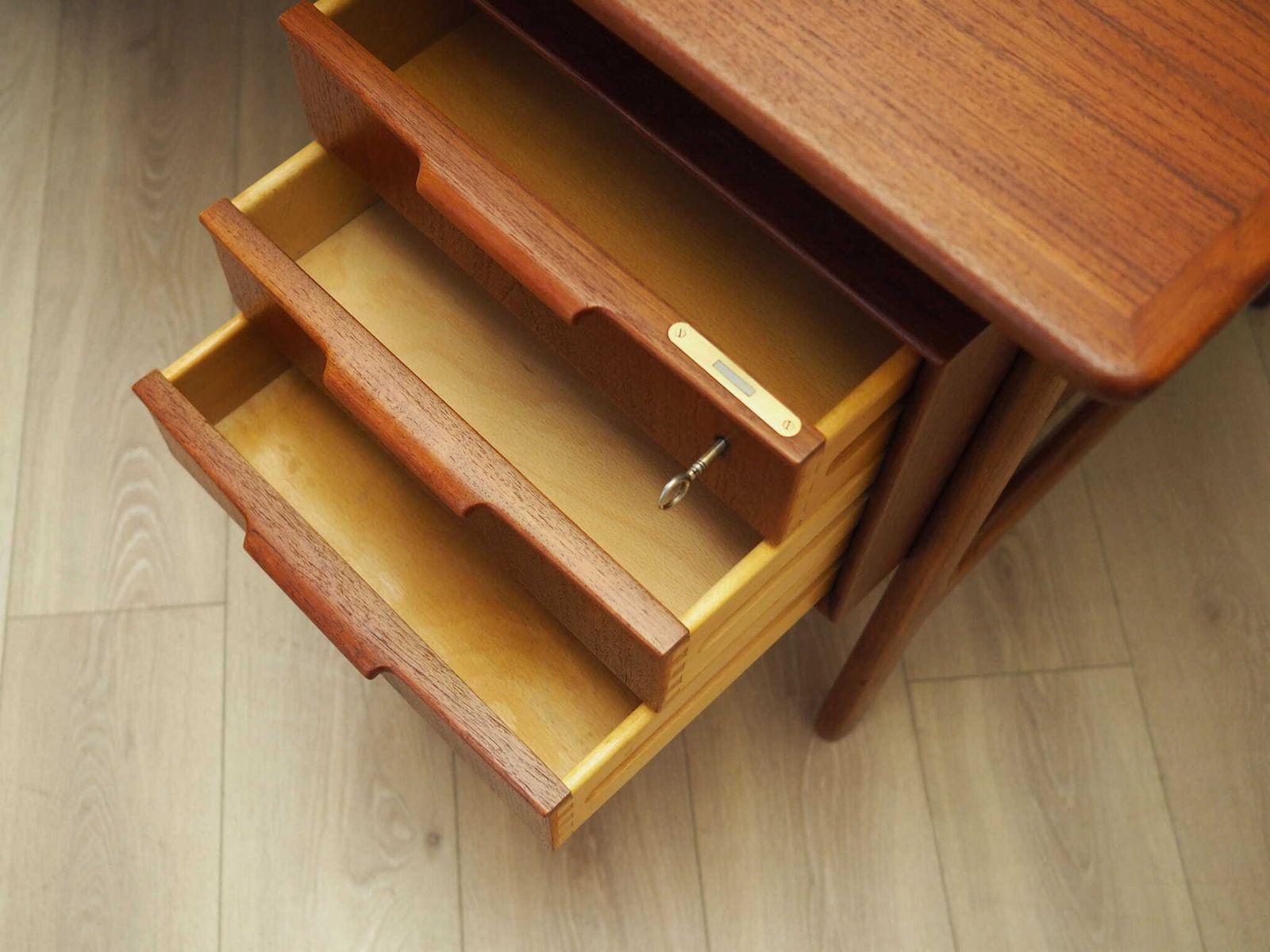 photo vinterior Teak Desk, Danish Design, 1970s, Manufacture: Omann Jun