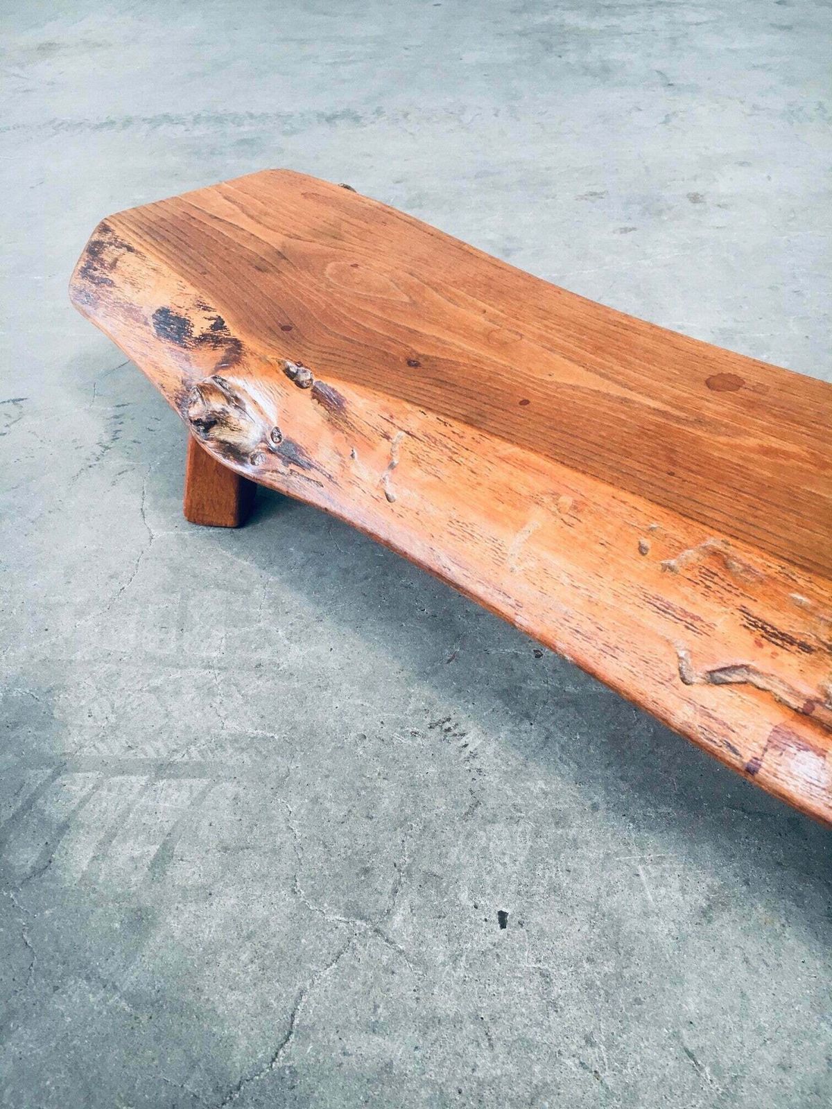 photo vintage Wabi Sabi Design Low Display Table