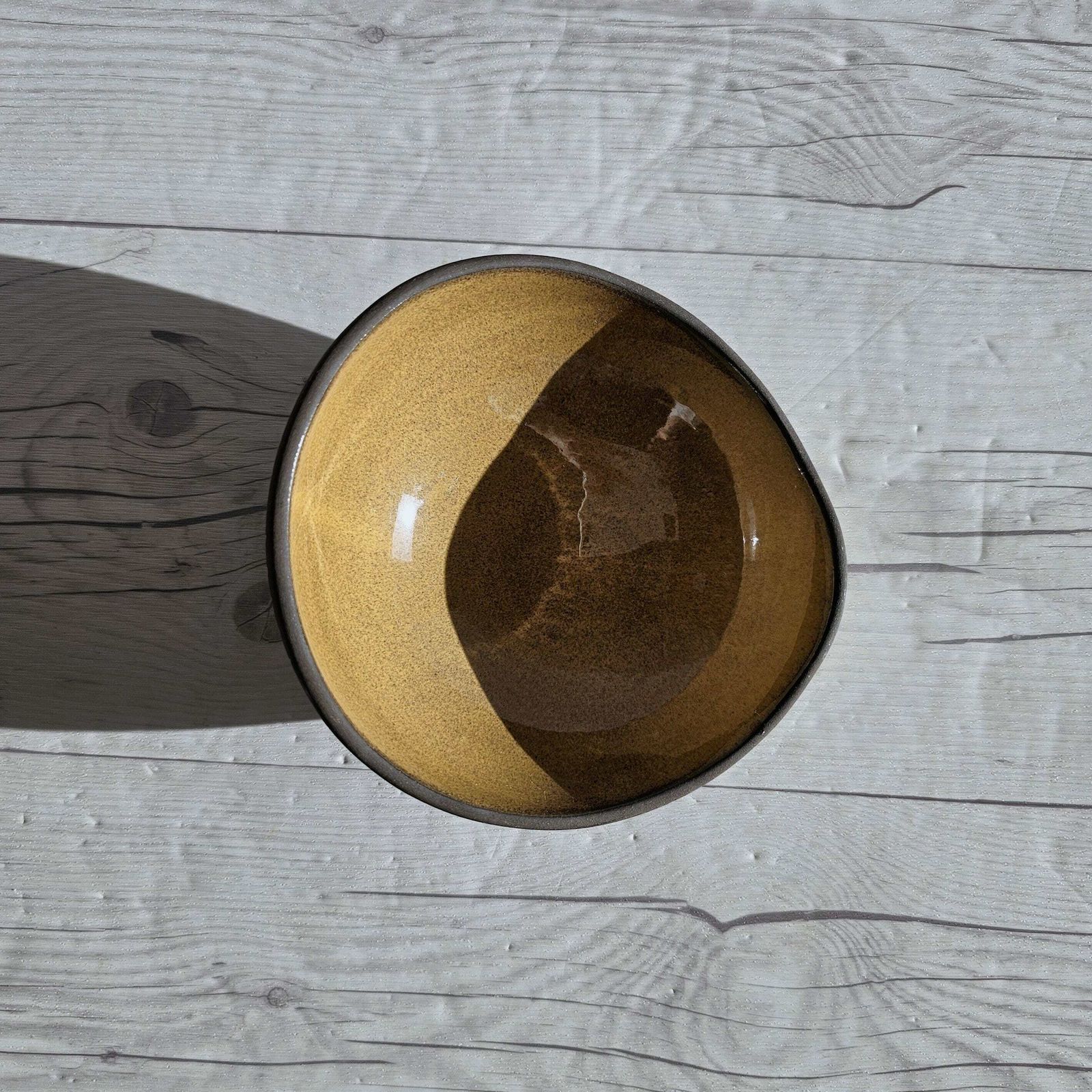 photo furniture Hjordis Oldfors For Upsala Ekeby, 1954 'Kokos' (Coconut) Series, Modernist Sculptural Sgraffito Dish