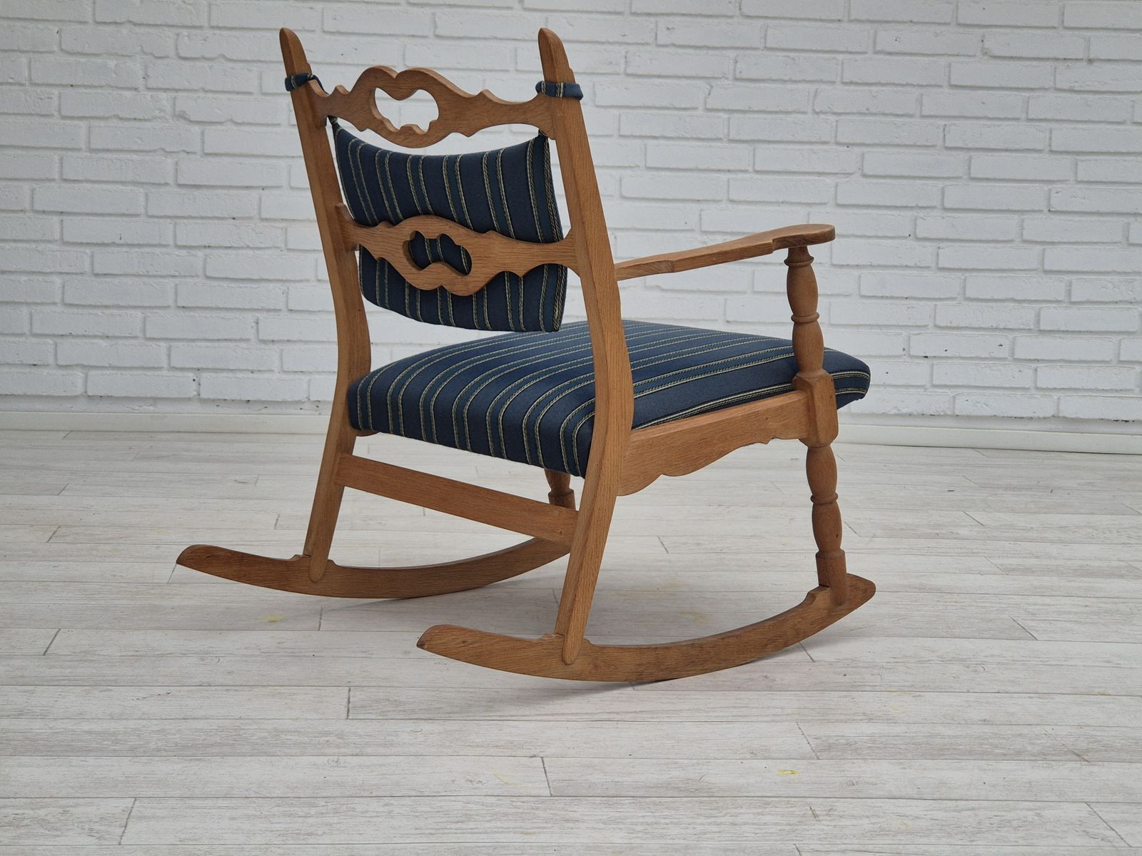 1970s, Danish Design, Oak Wood Rocking Chair With Footstool, Furniture Wool, Original Condition. photo vintage