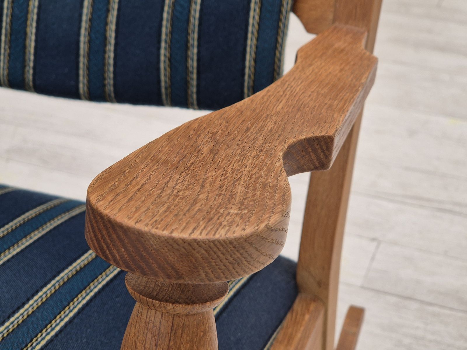 photo vinterior 1970s, Danish Design, Oak Wood Rocking Chair With Footstool, Furniture Wool, Original Condition.