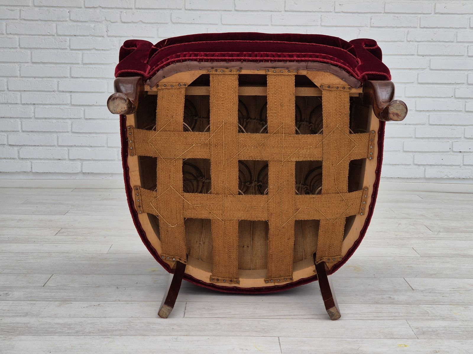 photo vintage Jaren 1960, Deense Loungestoel, Meubelvelours, Goede Staat, Beukenhouten Poten.