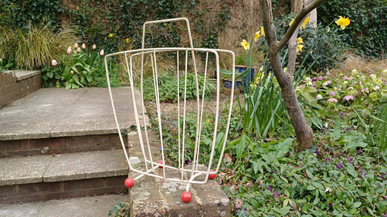 Vintage Retro White Metal Magazine Rack With Atomic Red Feet photo furniture