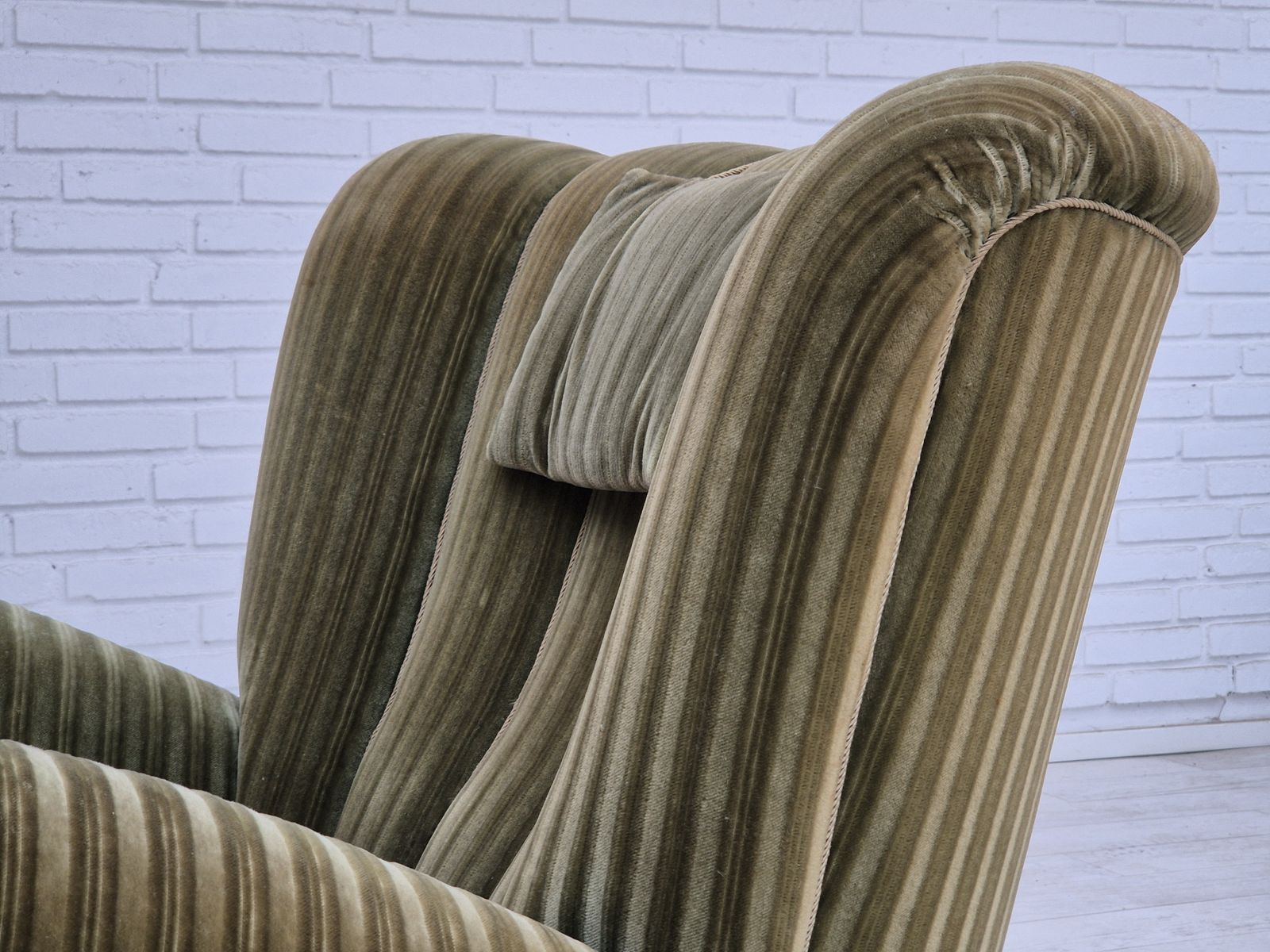 photo buy Ca. Jaren 1960, Deense Relax Fauteuil, Groene Meubelvelours, Goede Staat.