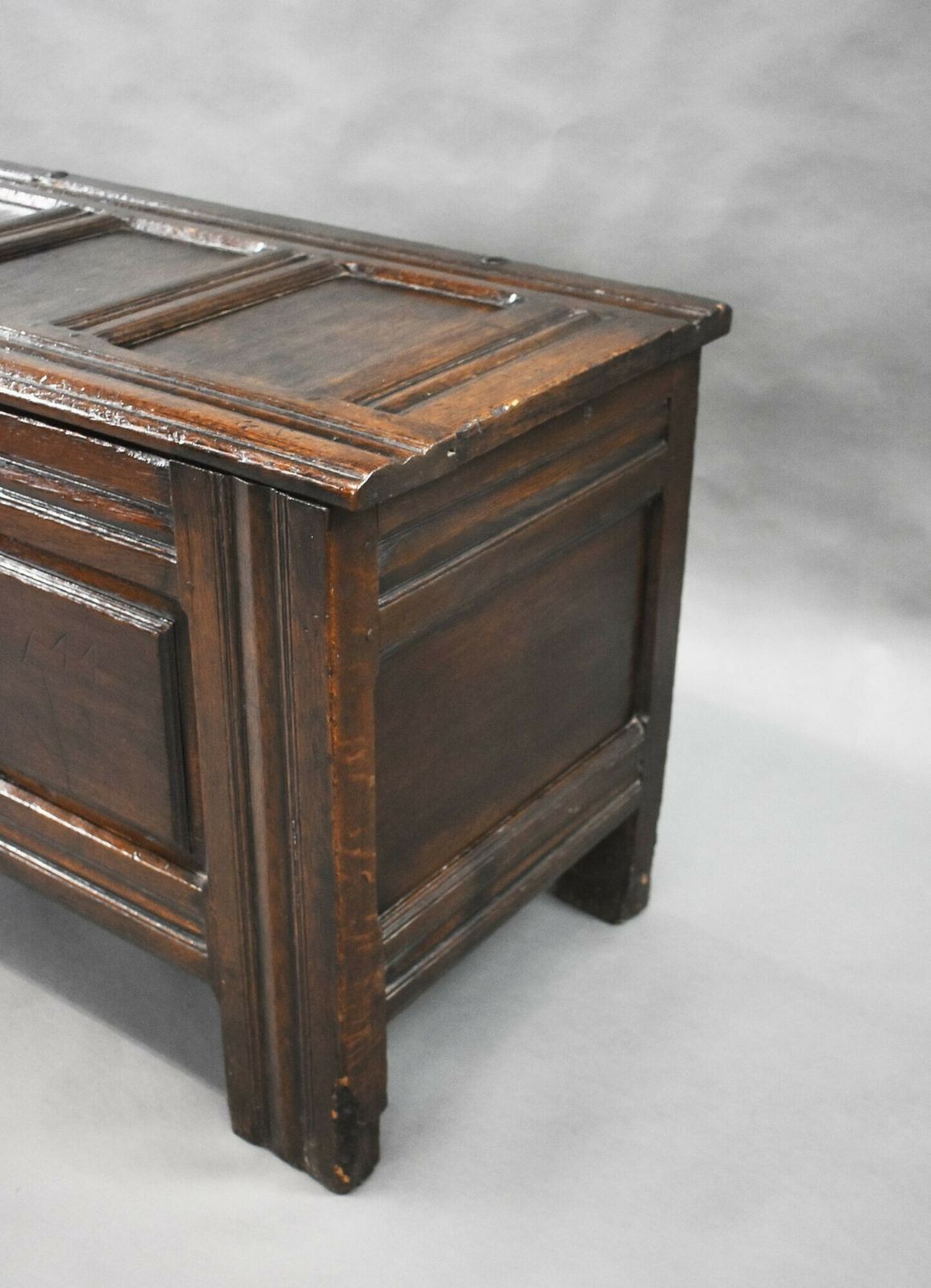 photo furniture 17th Century Oak Marriage Chest